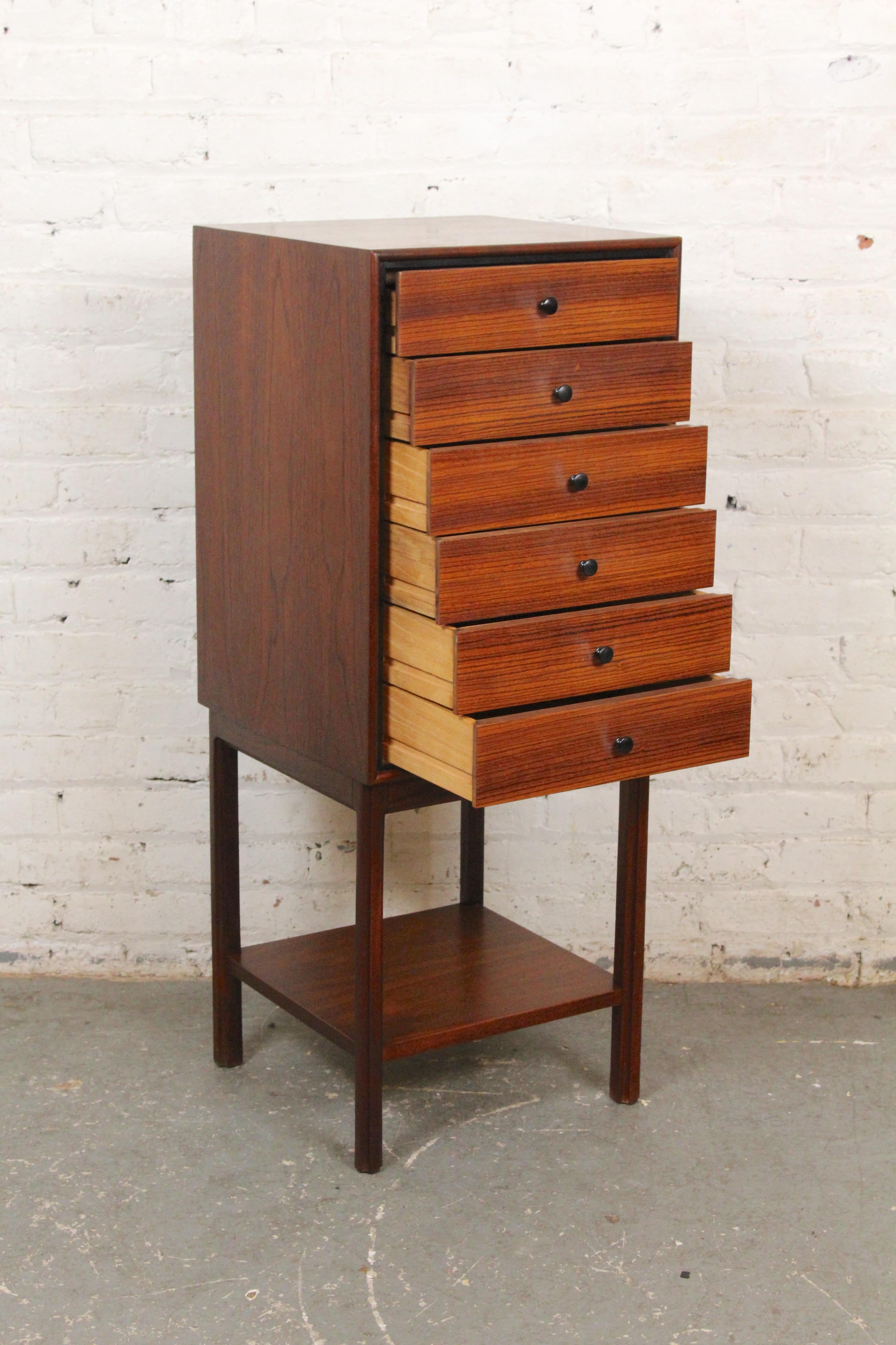 Rare standing jewelry chest by Kipp Stewart for Glenn of California. Simple and handsome design with rosewood front drawers inside a teak frame. Small black metal drawer pulls, seven wood spacers included, plus removable velvet silverware