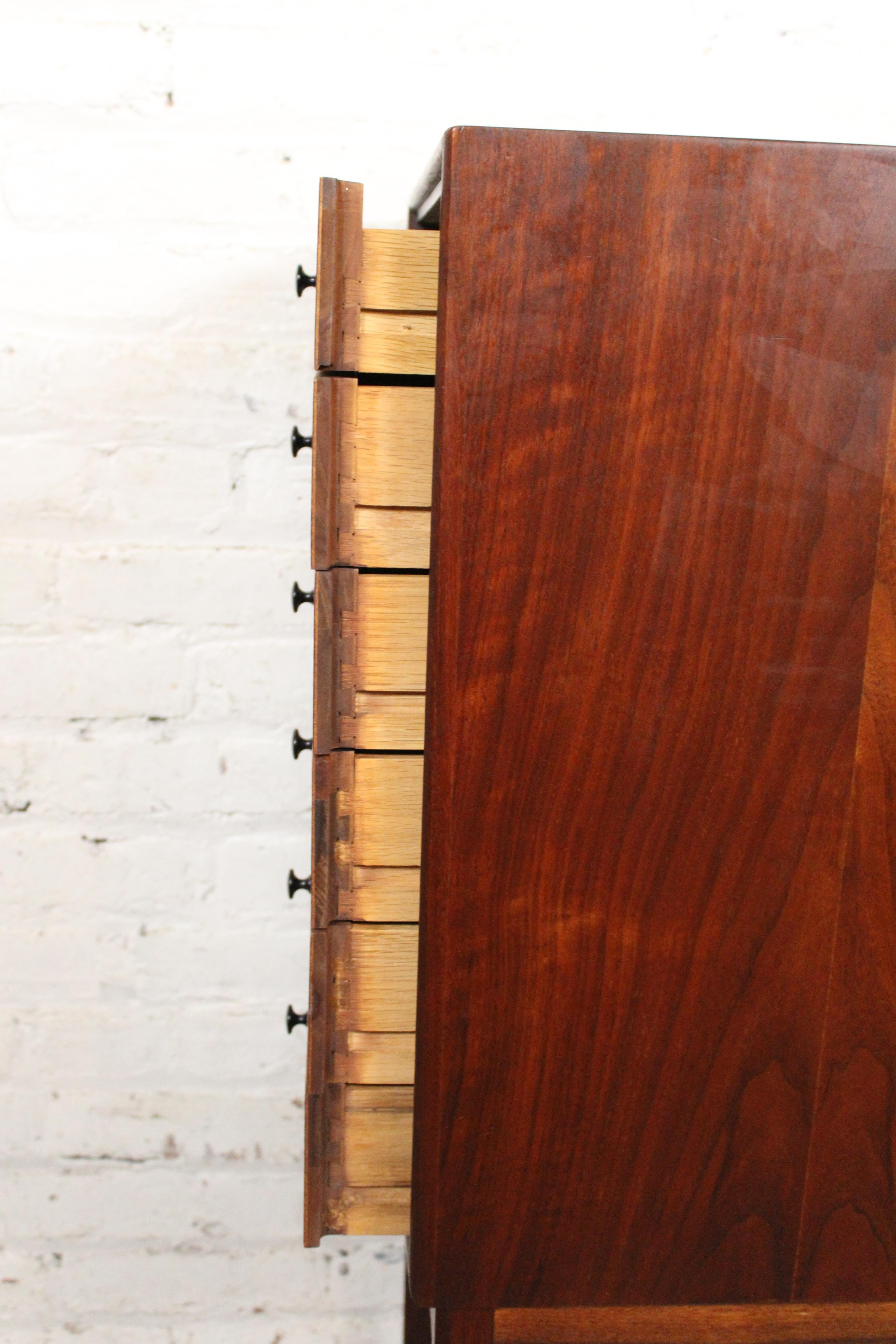 Mid-Century Standing Jewelry Chest by Kipp Stewart for Glenn of California In Good Condition For Sale In Brooklyn, NY