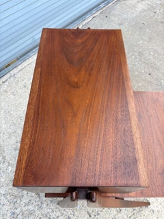 Table de bout ou de nuit Kipp Stewart Drexel Declaration