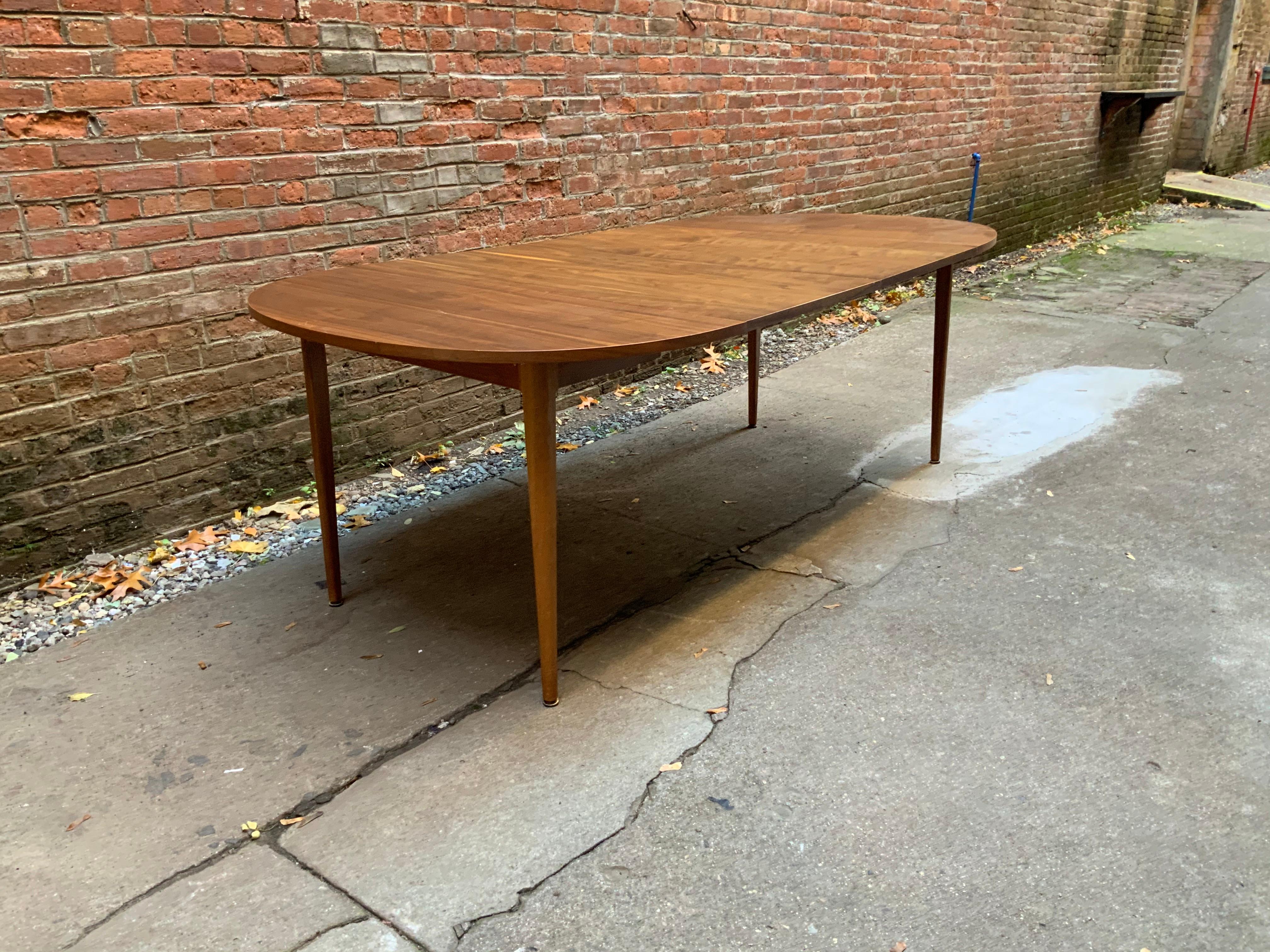 Kipp Stewart Drexel Declaration Walnut Dining Table In Good Condition In Garnerville, NY