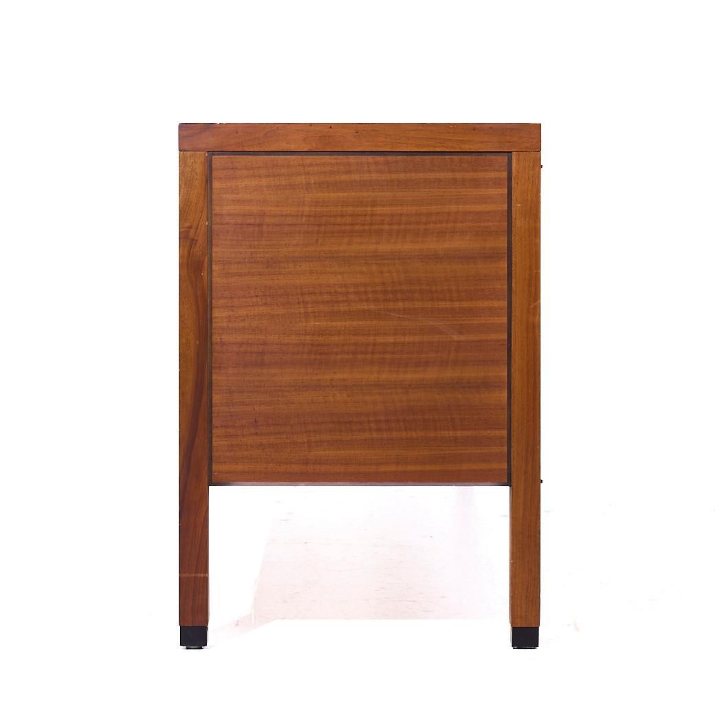 Kipp Stewart for Calvin Furniture Directional Mid Century Walnut Banded Credenza In Good Condition For Sale In Countryside, IL