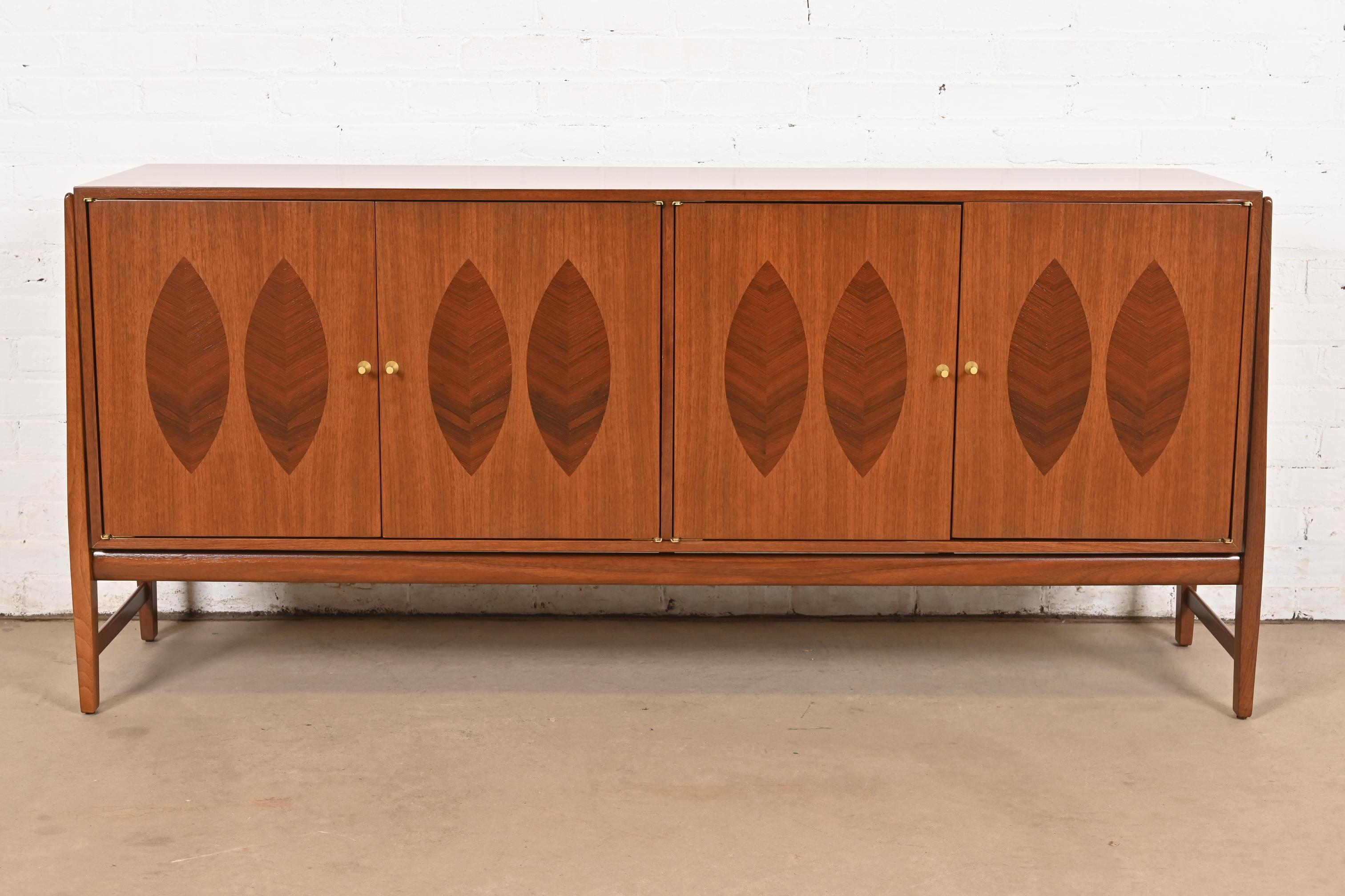 An exceptional Mid-Century Modern sideboard, bar cabinet, or credenza

By Kipp Stewart for Calvin Furniture

USA, Circa 1960s

Walnut, with rosewood inlays, and original brass hardware.

Measures: 66.75
