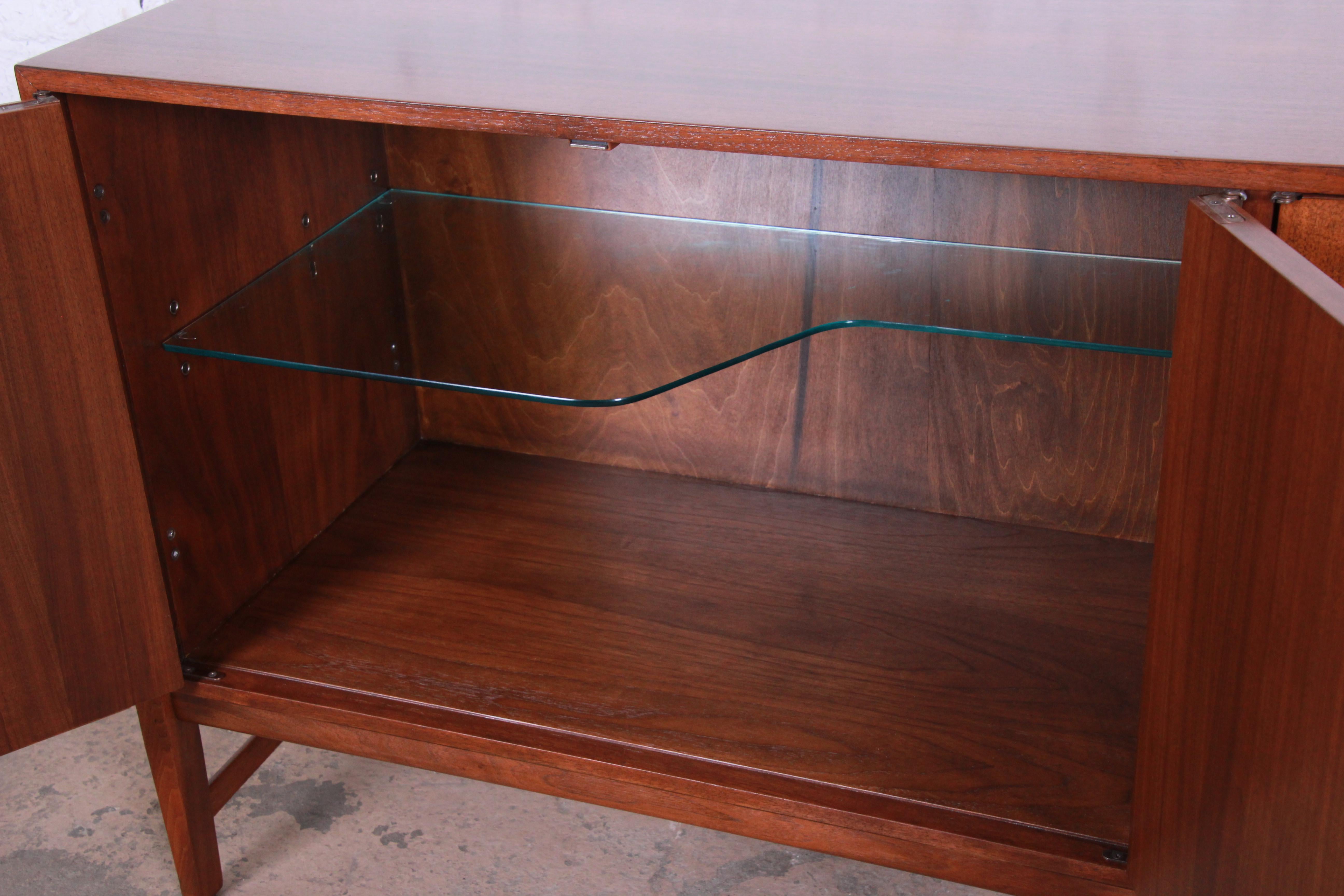 Kipp Stewart for Calvin Furniture Walnut and Rosewood Sideboard Credenza In Good Condition In South Bend, IN