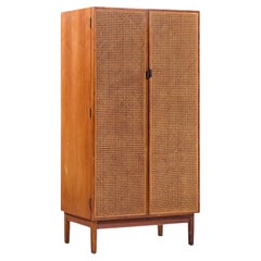 Kipp Stewart für Calvin Mid Century Nussbaum und Cane Front Cabinet Armoire