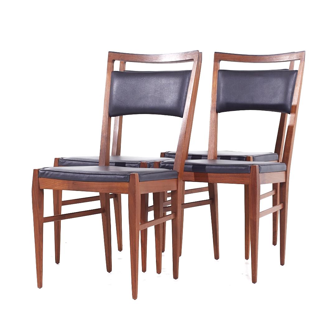 Mid-Century moderno Kipp Stewart per Calvin Sedie da pranzo in noce e pelle del Medioevo - Set di 4 in vendita