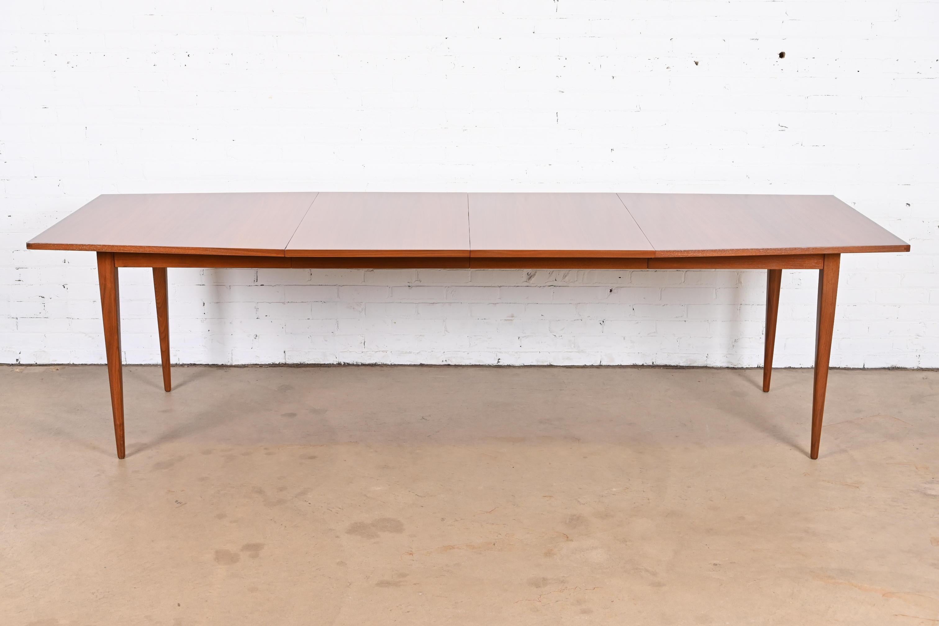 A sleek and stylish Mid-Century Modern boat-shaped extension dining table

By Kipp Stewart for Calvin Furniture, 