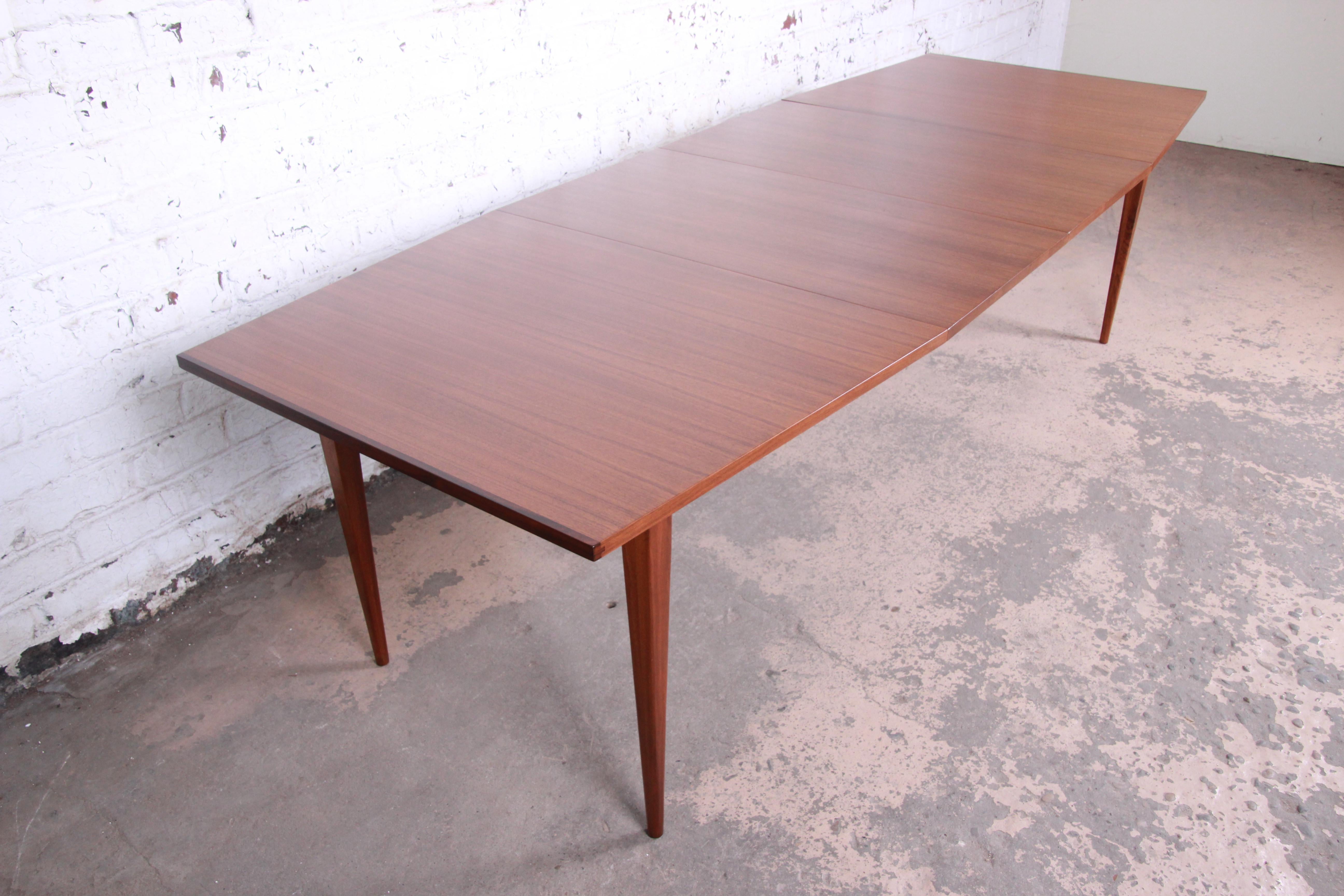 Kipp Stewart for Calvin Walnut and Rosewood Boat-Shaped Extension Dining Table In Good Condition In South Bend, IN
