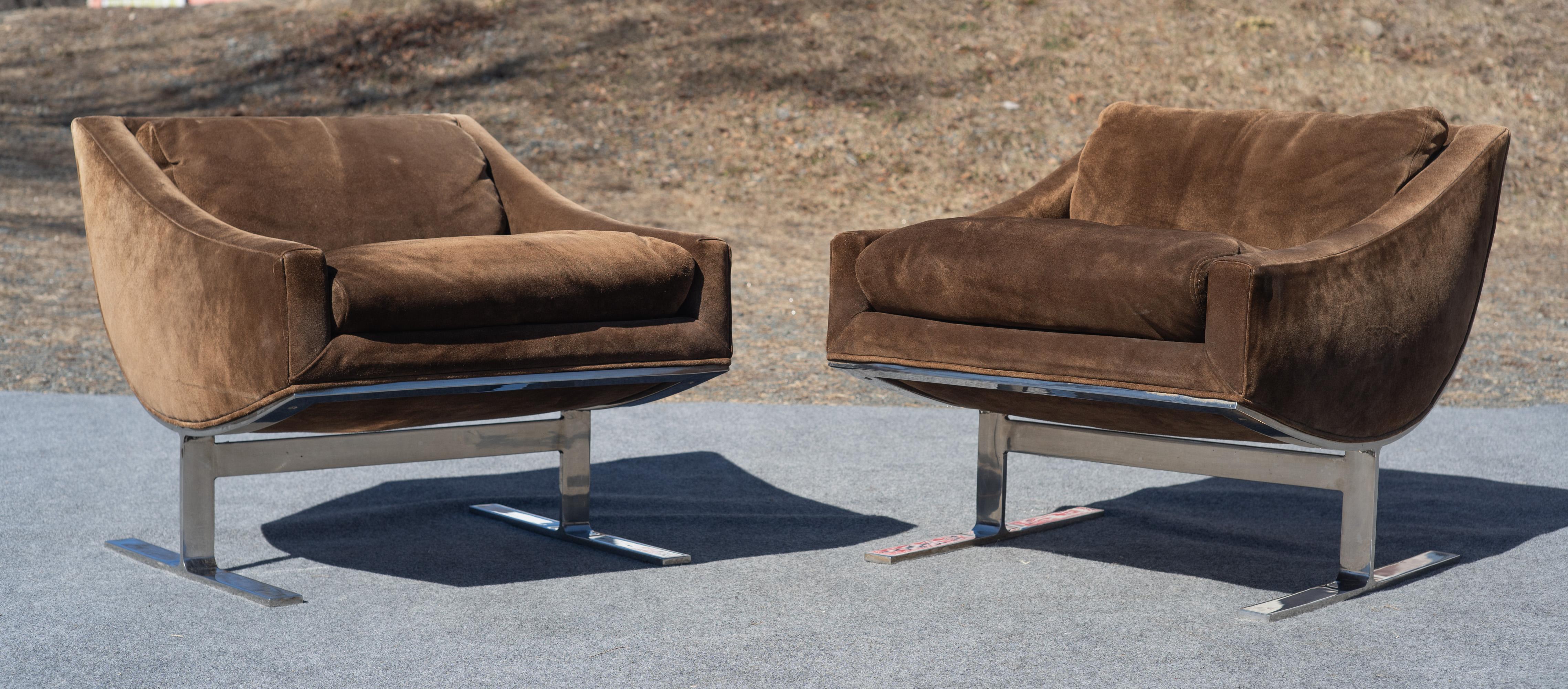 Milieu du XXe siècle Kipp Stewart pour les chaises longues 'Arc' de Directional en daim Brown et acier chromé en vente