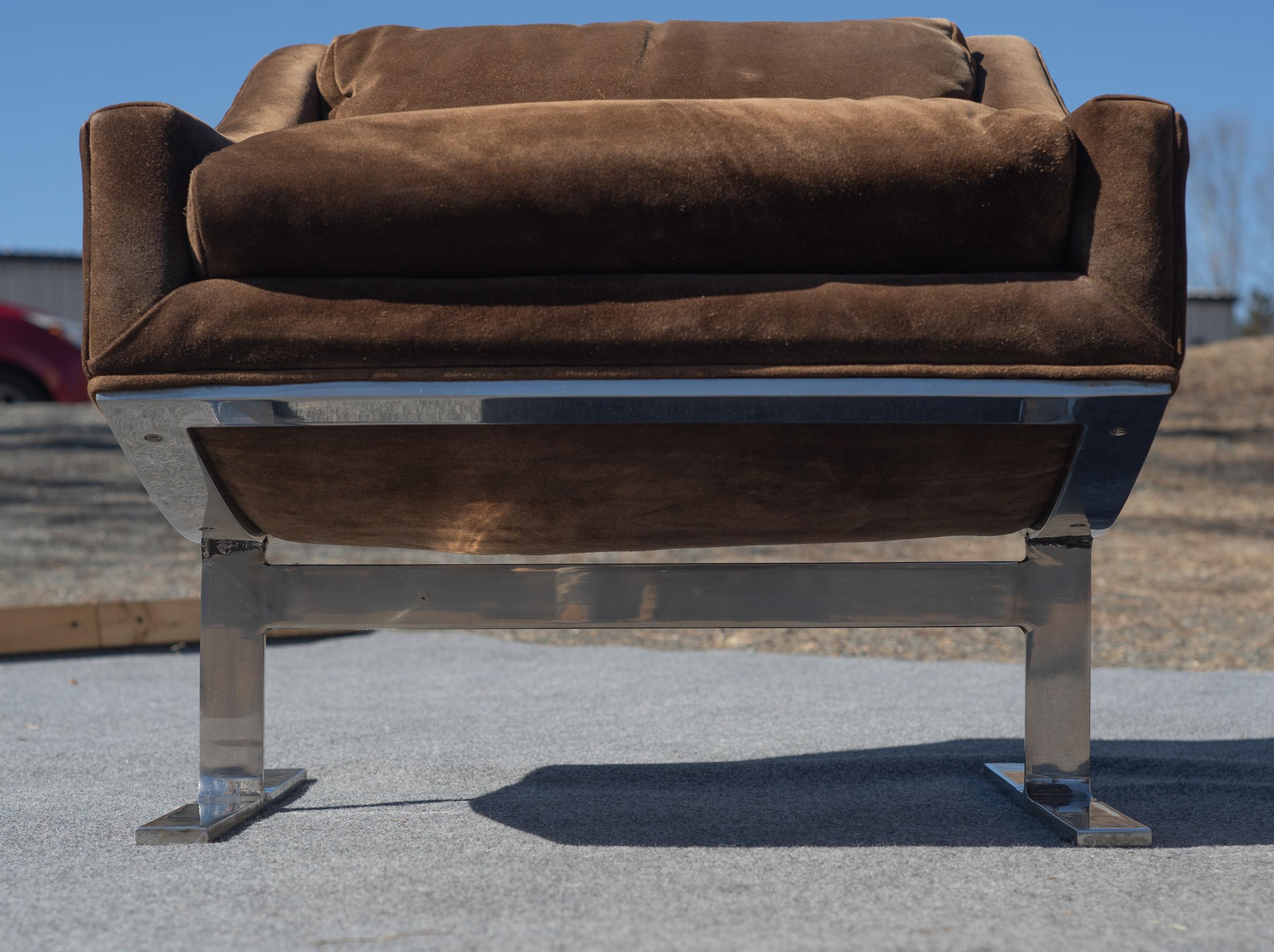 Kipp Stewart pour les chaises longues 'Arc' de Directional en daim Brown et acier chromé en vente 1