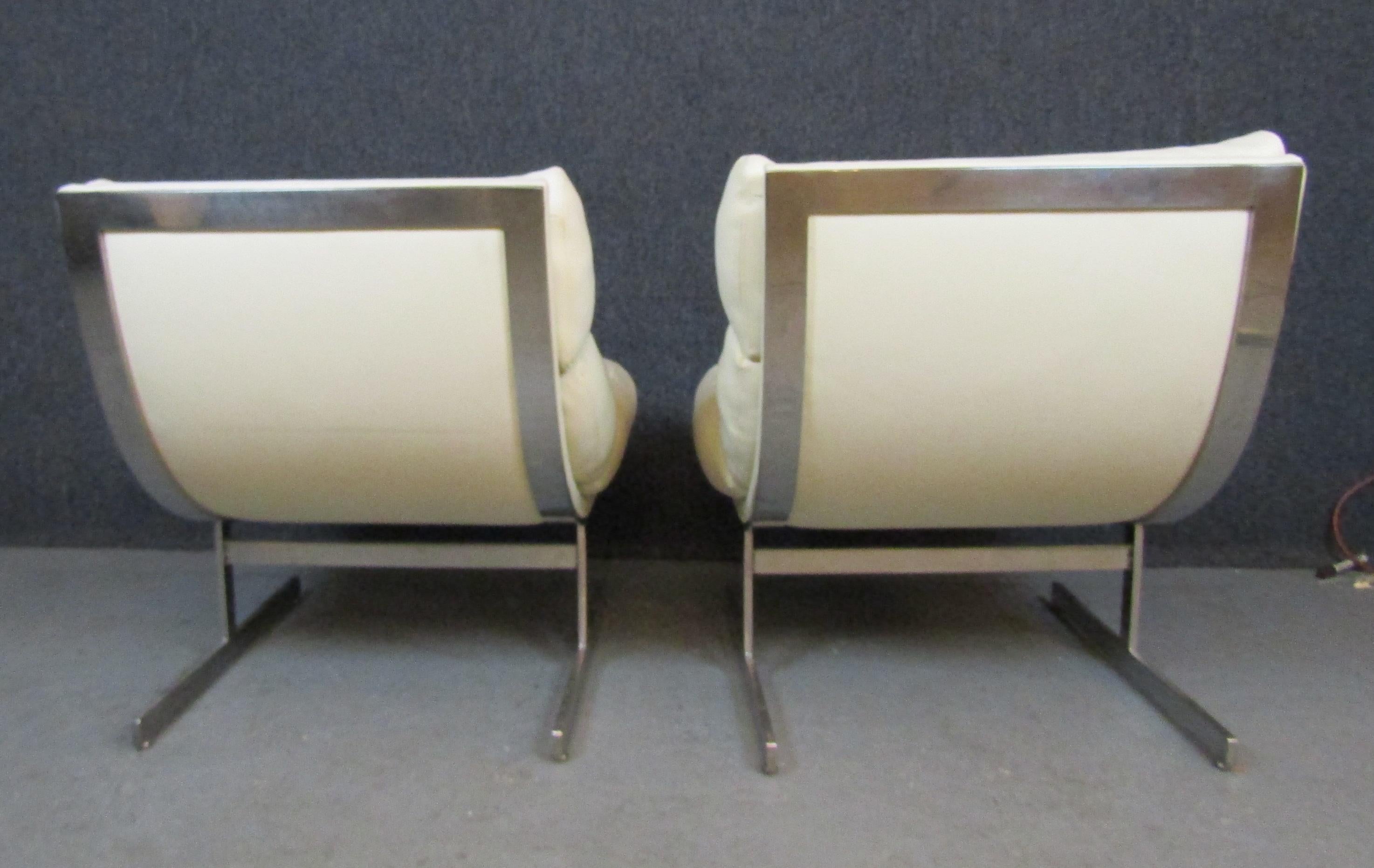 Pair of spectacular mid-century modern lounge chairs designed by Kipp Stewart. Scoop frame with soft leather set on polished chrome.
Please confirm location NY or NJ