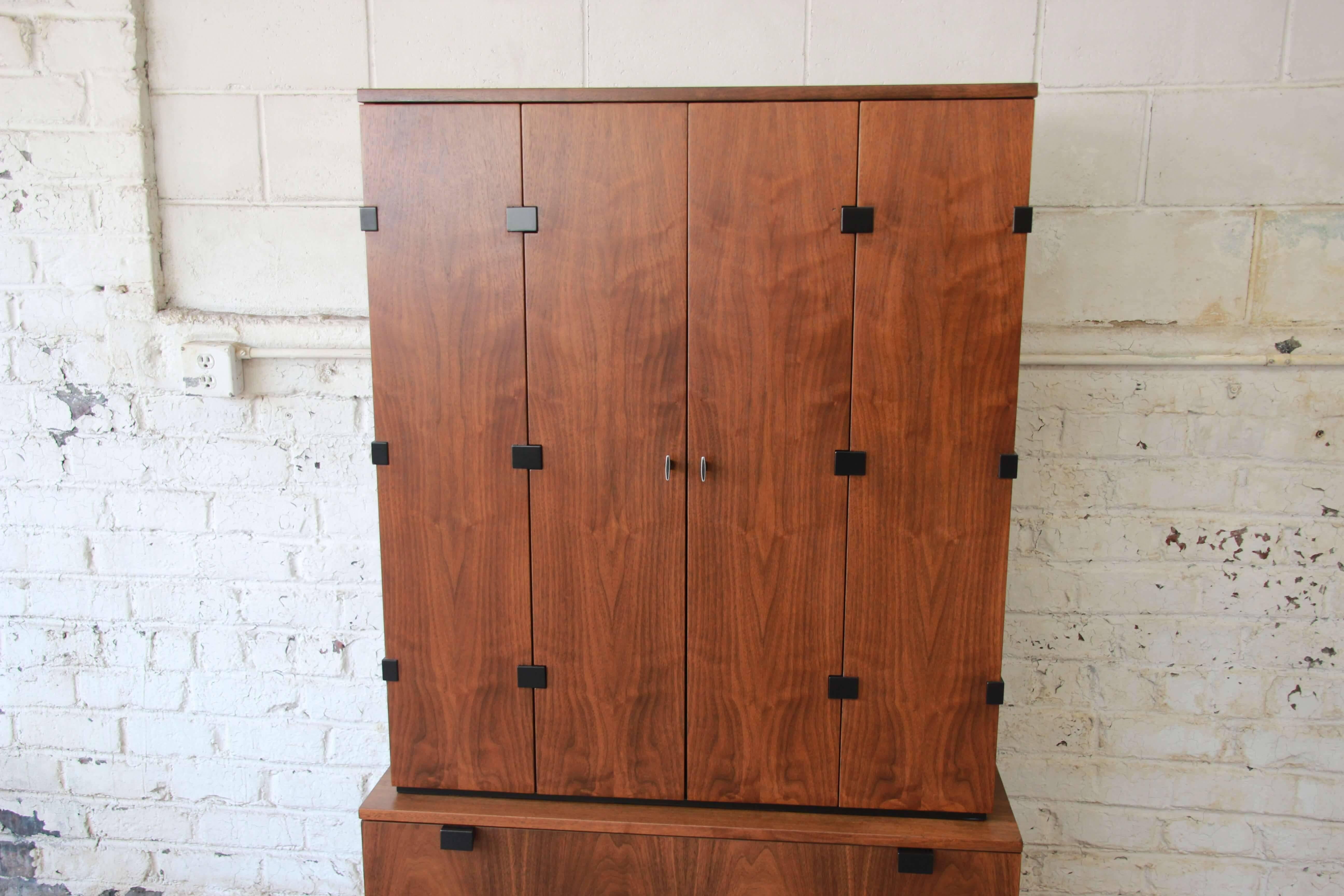 Milo Baughman for Directional Mid-Century Modern Walnut Gentleman's Chest In Excellent Condition In South Bend, IN