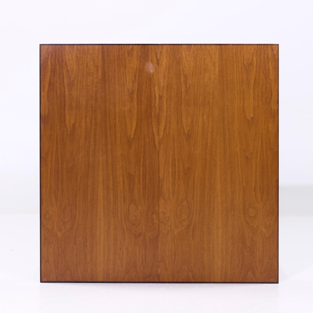 Kipp Stewart for Directional Style Walnut Parsons Expanding Table with 4 Leaves For Sale 3