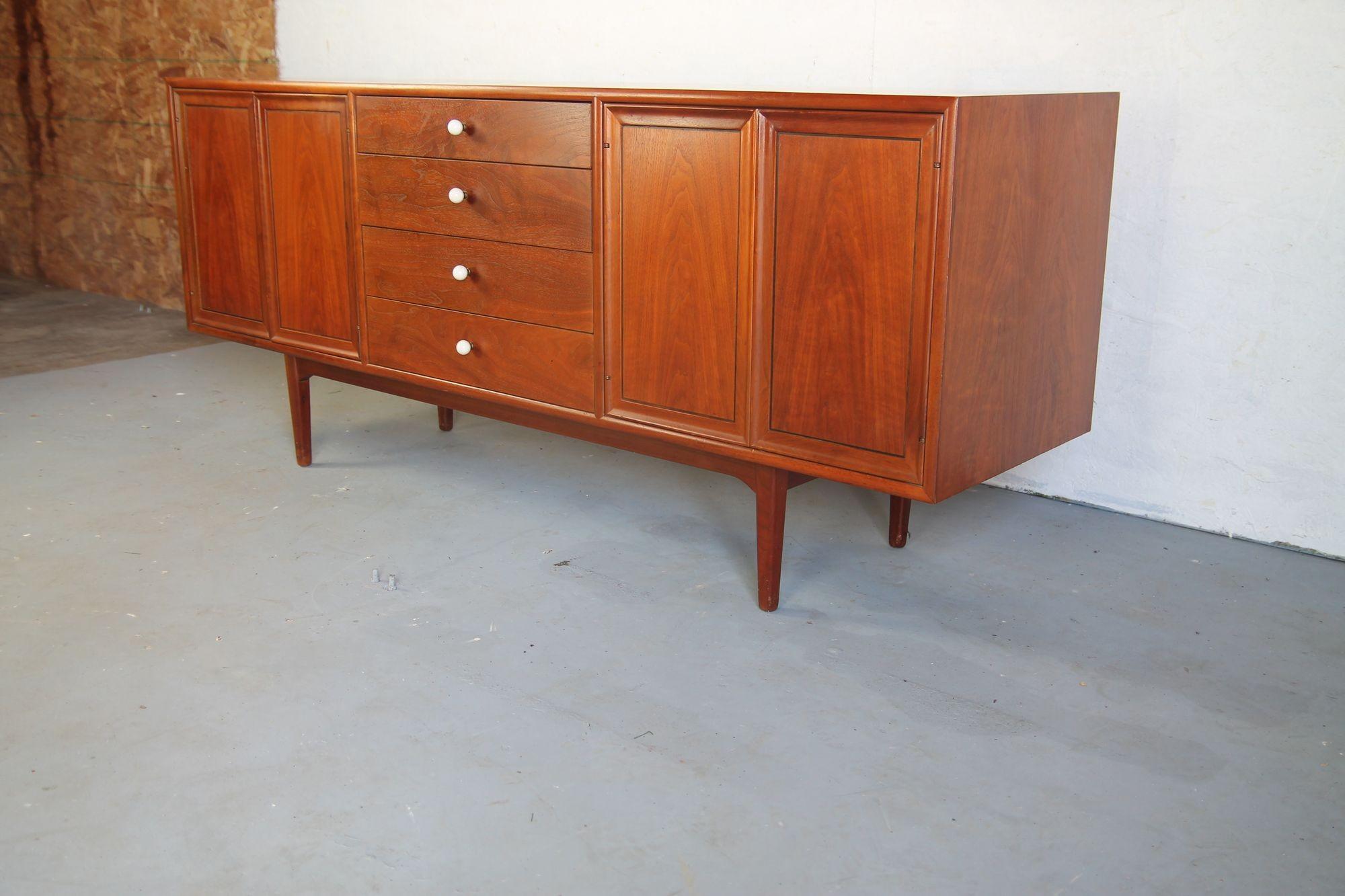 Kipp Stewart For Drexel Credenza and Top Lighted Cabinet In Good Condition For Sale In Asbury Park, NJ
