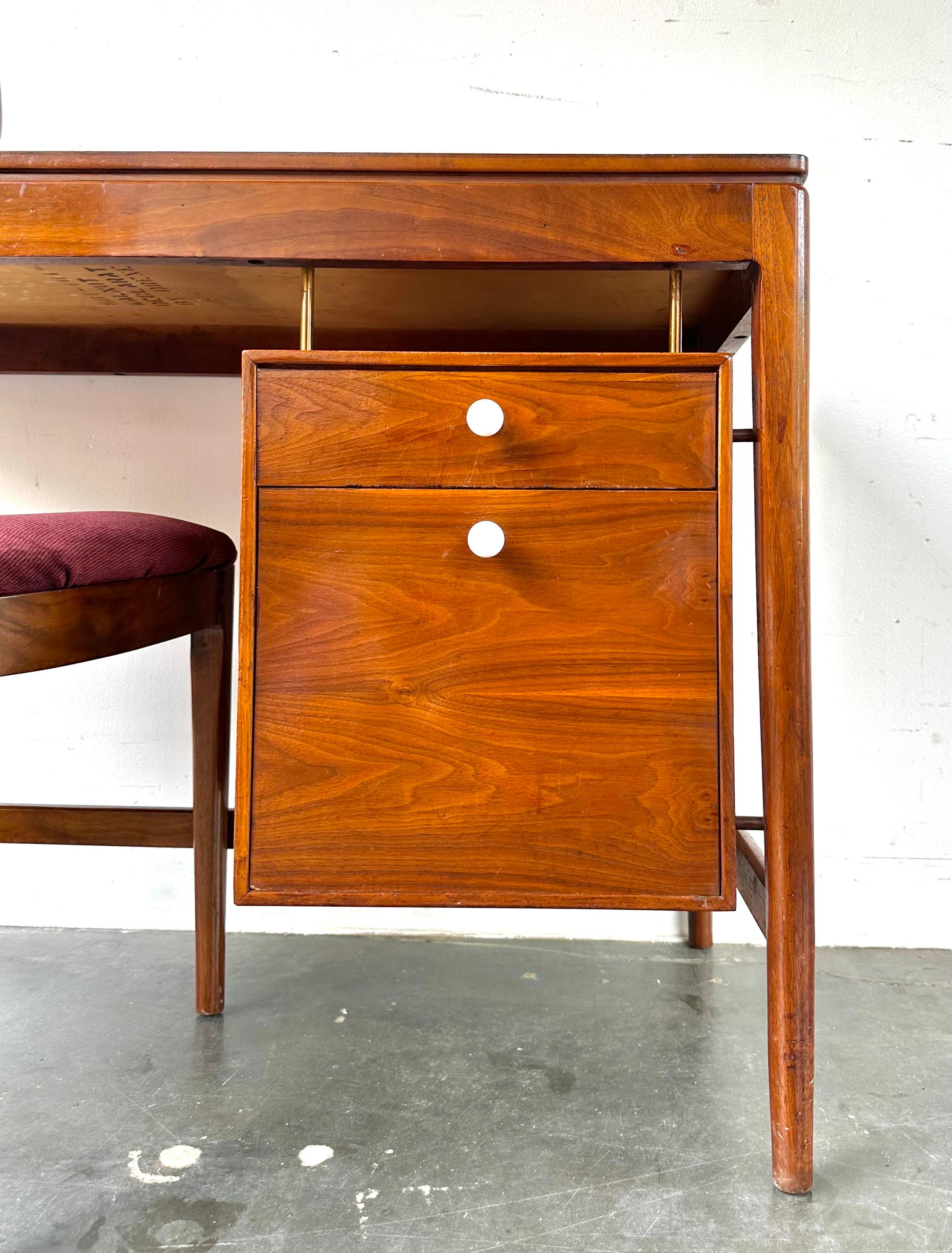 Drexel Declaration by Kipp Stewart Desk

Gorgeous Walnut desk with white porcelain pulls. Floating desk with two drawers and a finished back.

This piece is in great vintage condition with some minor signs of wear. 

Dim:
44” W x 21.5” D x