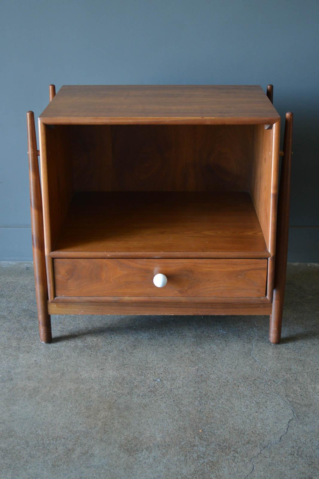 Kipp Stewart for Drexel Declaration Floating Nightstand or End Table, ca. 1965 In Good Condition In Costa Mesa, CA