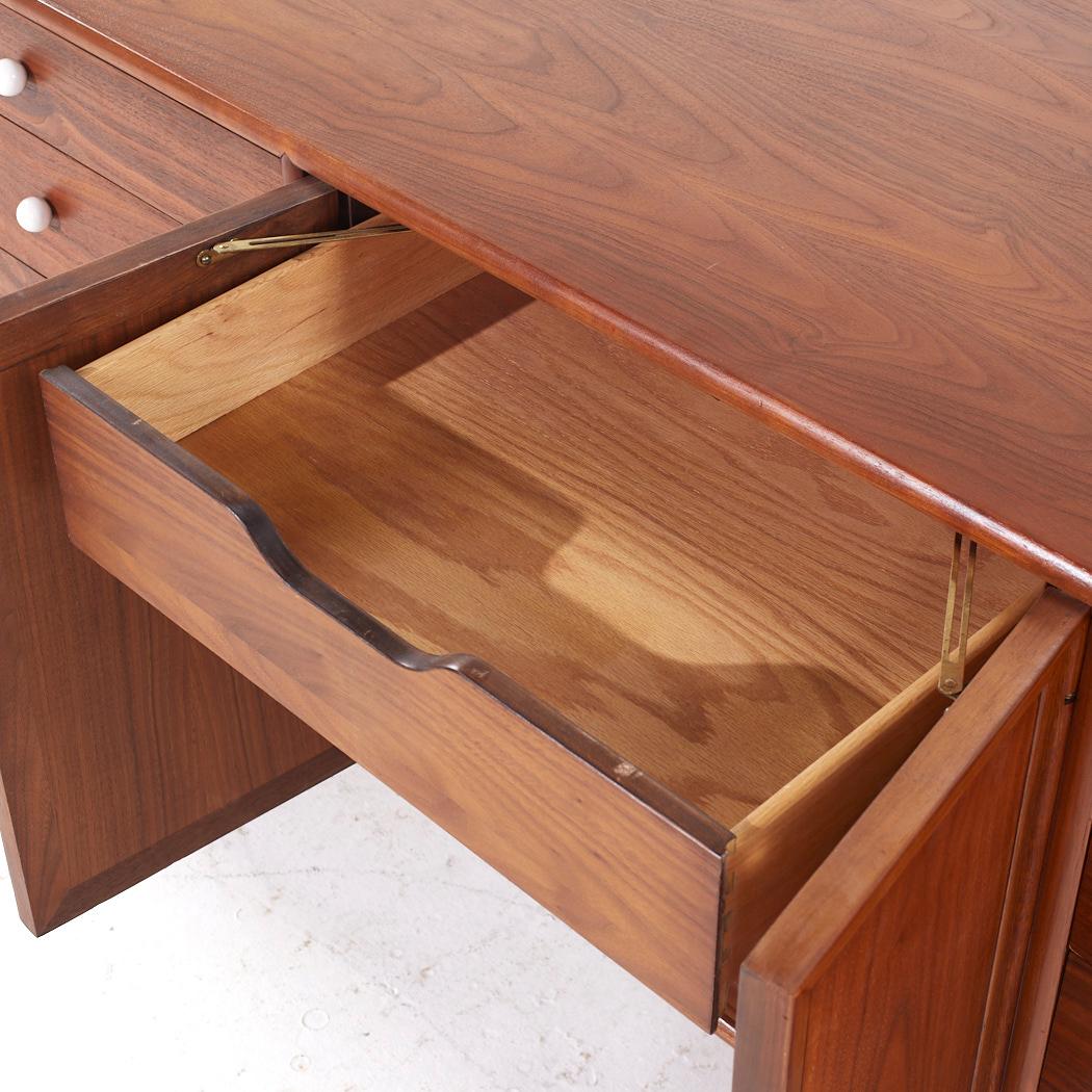 Kipp Stewart per Drexel Declaration Mid Century 11 Drawer Lowboy Dresser in vendita 4