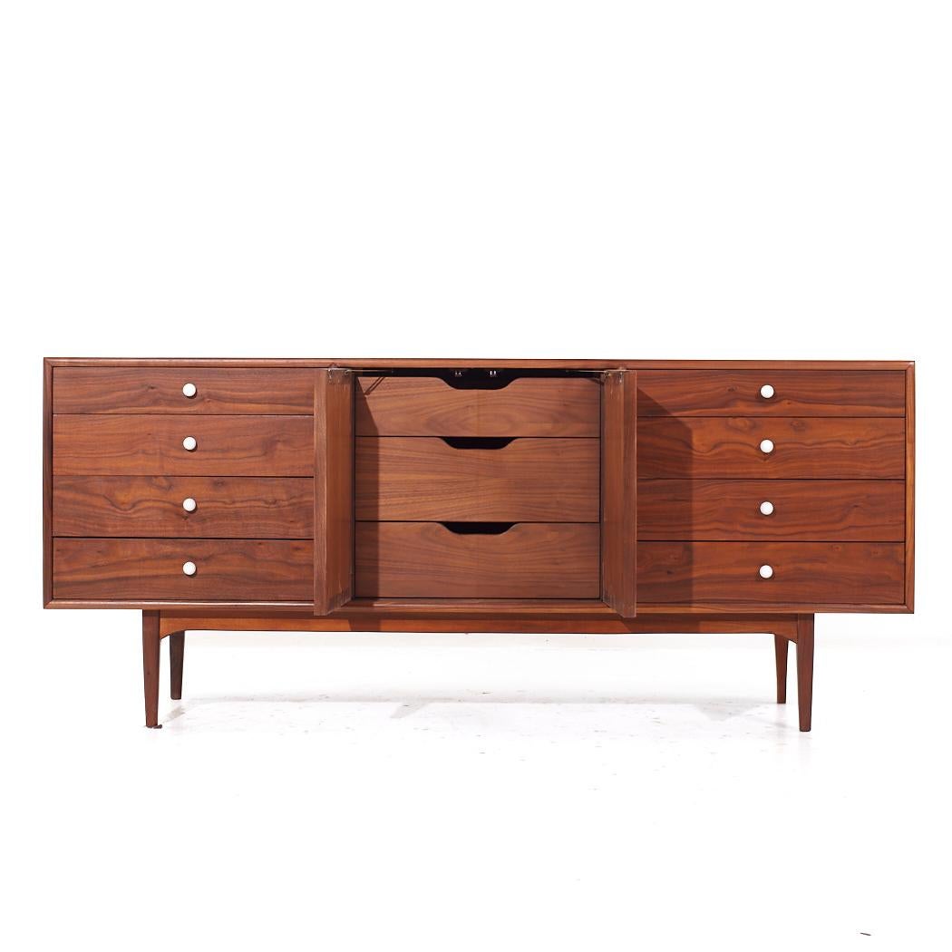 Legno Kipp Stewart per Drexel Declaration Mid Century 11 Drawer Lowboy Dresser in vendita