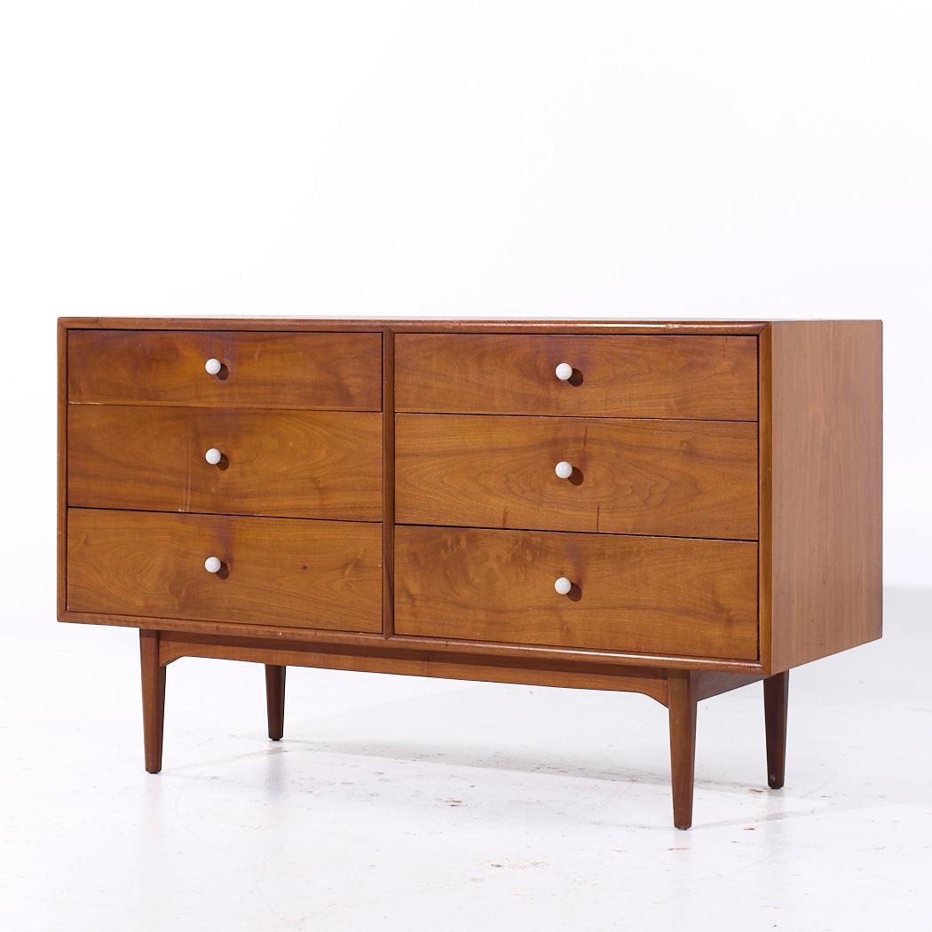 Mid-Century moderno Kipp Stewart per Drexel Declaration Mid Century 6 Drawer Walnut Lowboy Dresser in vendita
