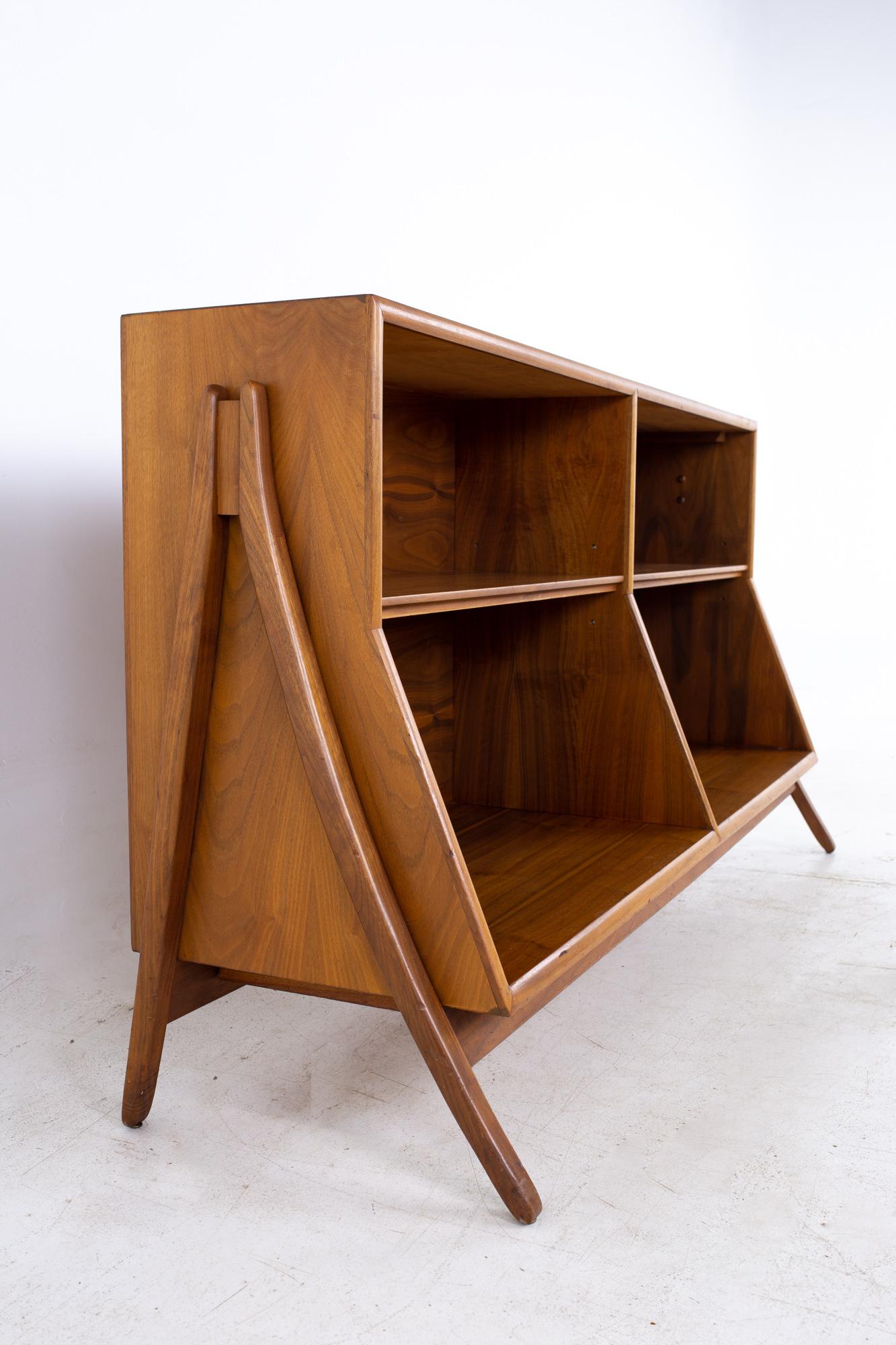 Kipp Stewart for Drexel Declaration Mid Century Bookcase In Good Condition In Countryside, IL