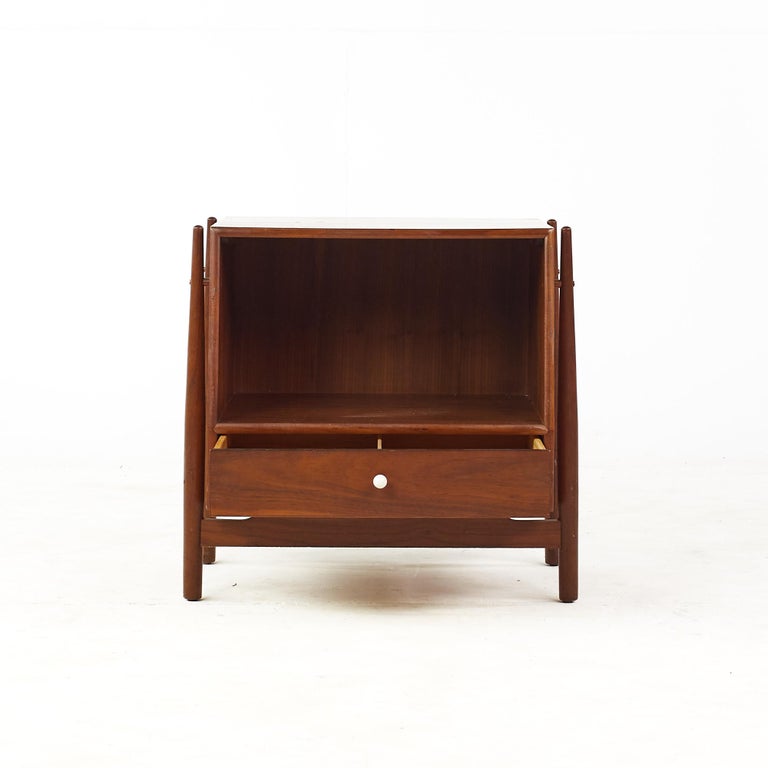 Kipp Stewart for Drexel Declaration Mid Century Floating Nightstand End Table In Good Condition For Sale In Countryside, IL