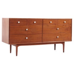 Kipp Stewart for Drexel Declaration Mid Century Walnut 8 Drawer Lowboy Dresser (commode basse en noyer)