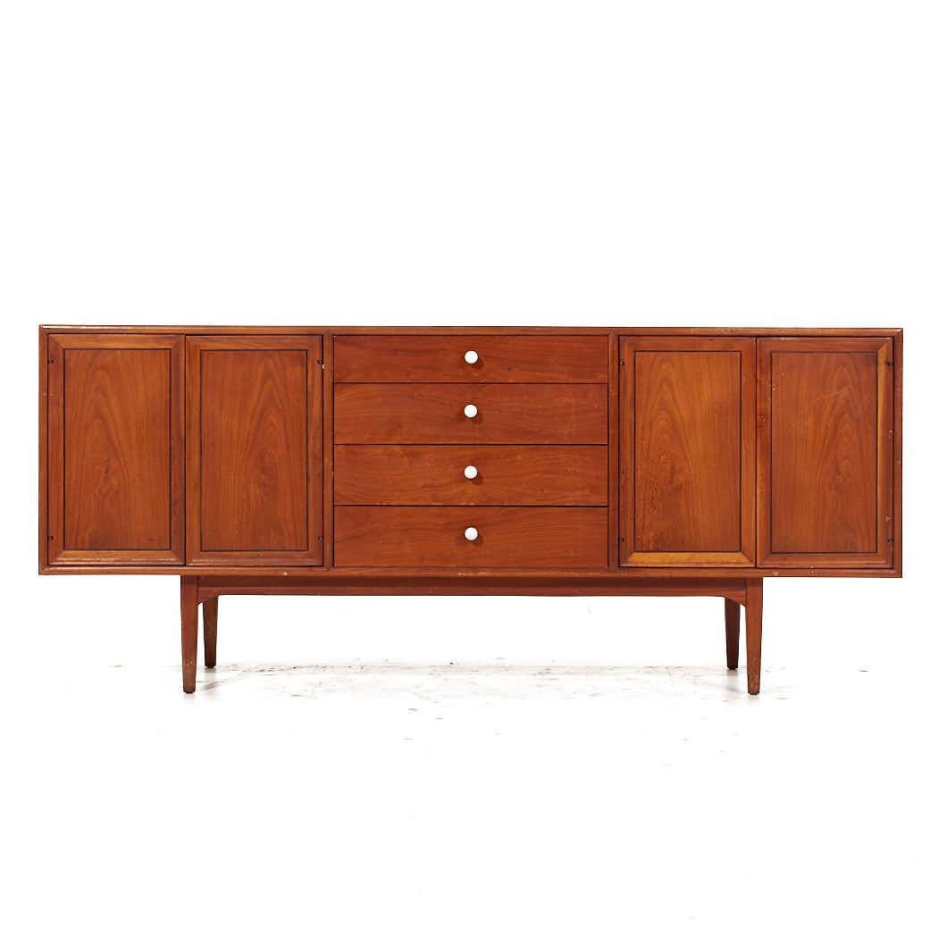 Kipp Stewart for Drexel Declaration Mid Century Walnut Credenza and Hutch In Good Condition For Sale In Countryside, IL