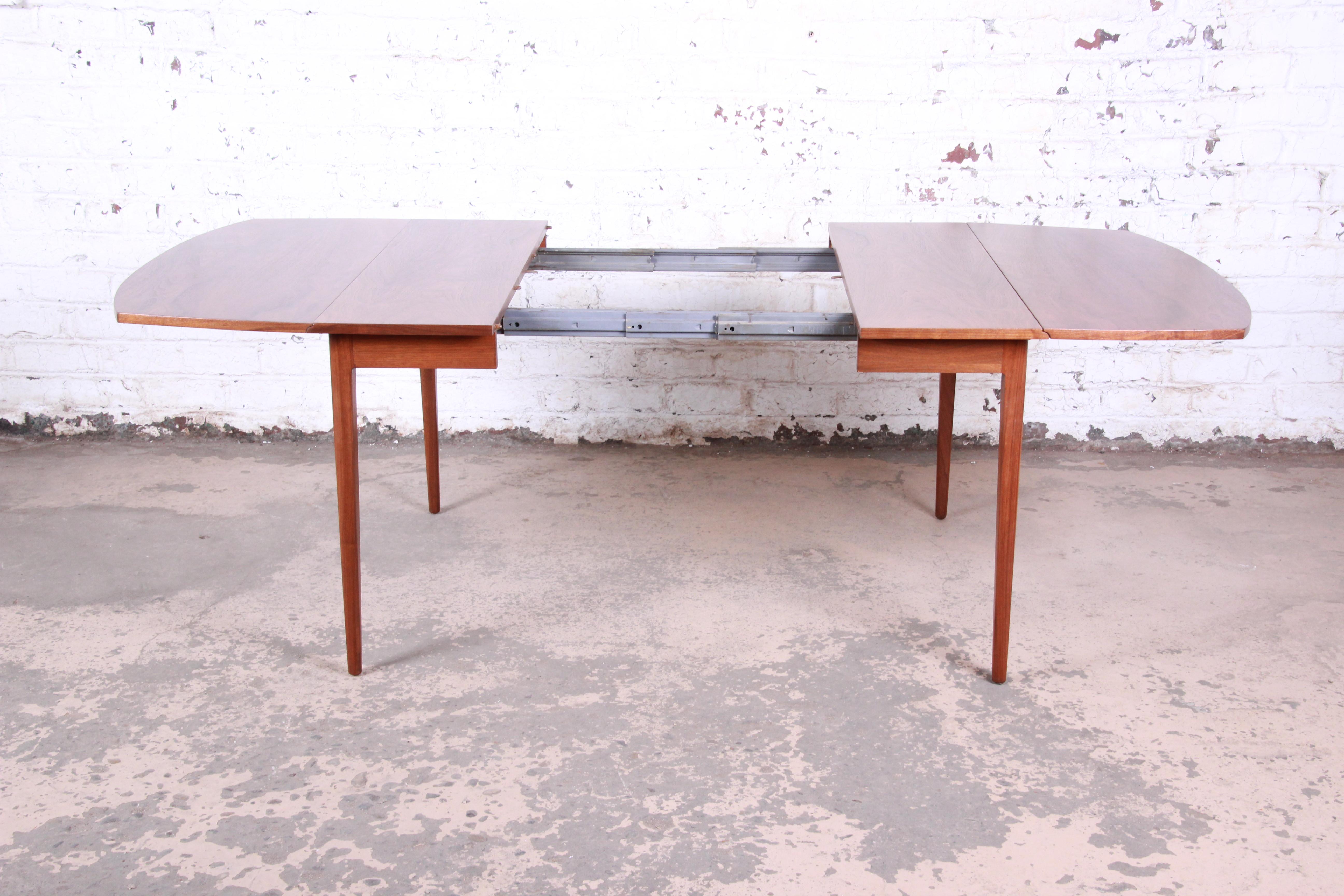 Kipp Stewart for Drexel Declaration Midcentury Walnut Extension Dining Table In Good Condition In South Bend, IN