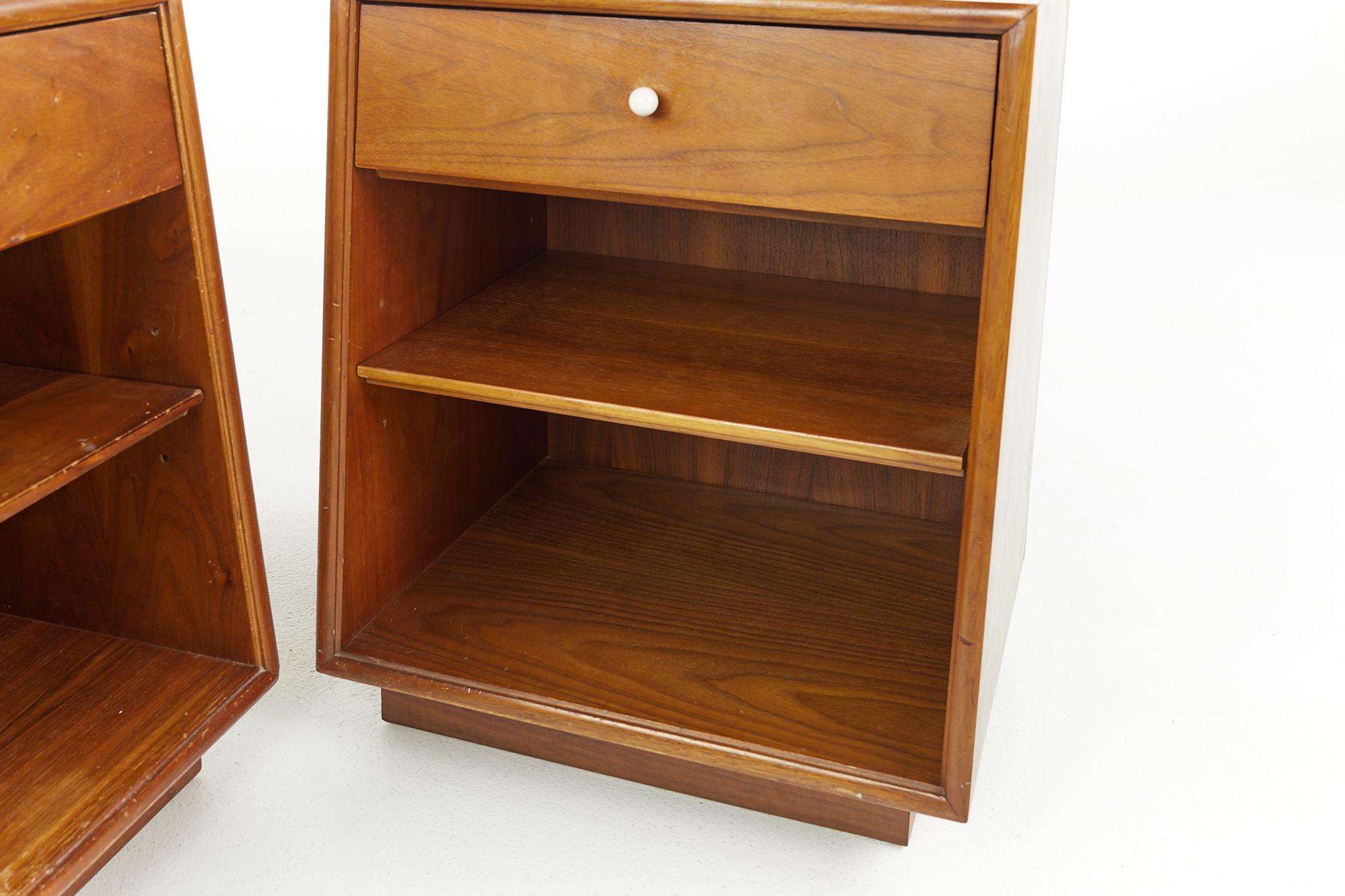 Kipp Stewart for Drexel Declaration Mid Century Walnut Nightstands, a Pair In Good Condition In Countryside, IL