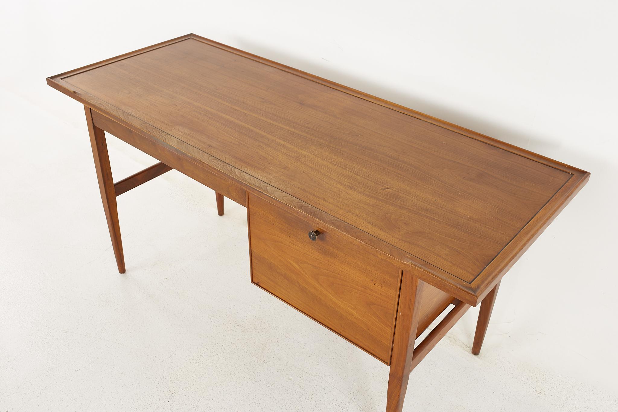 Kipp Stewart for Drexel Declaration Mid Century Walnut Writing Desk In Good Condition For Sale In Countryside, IL