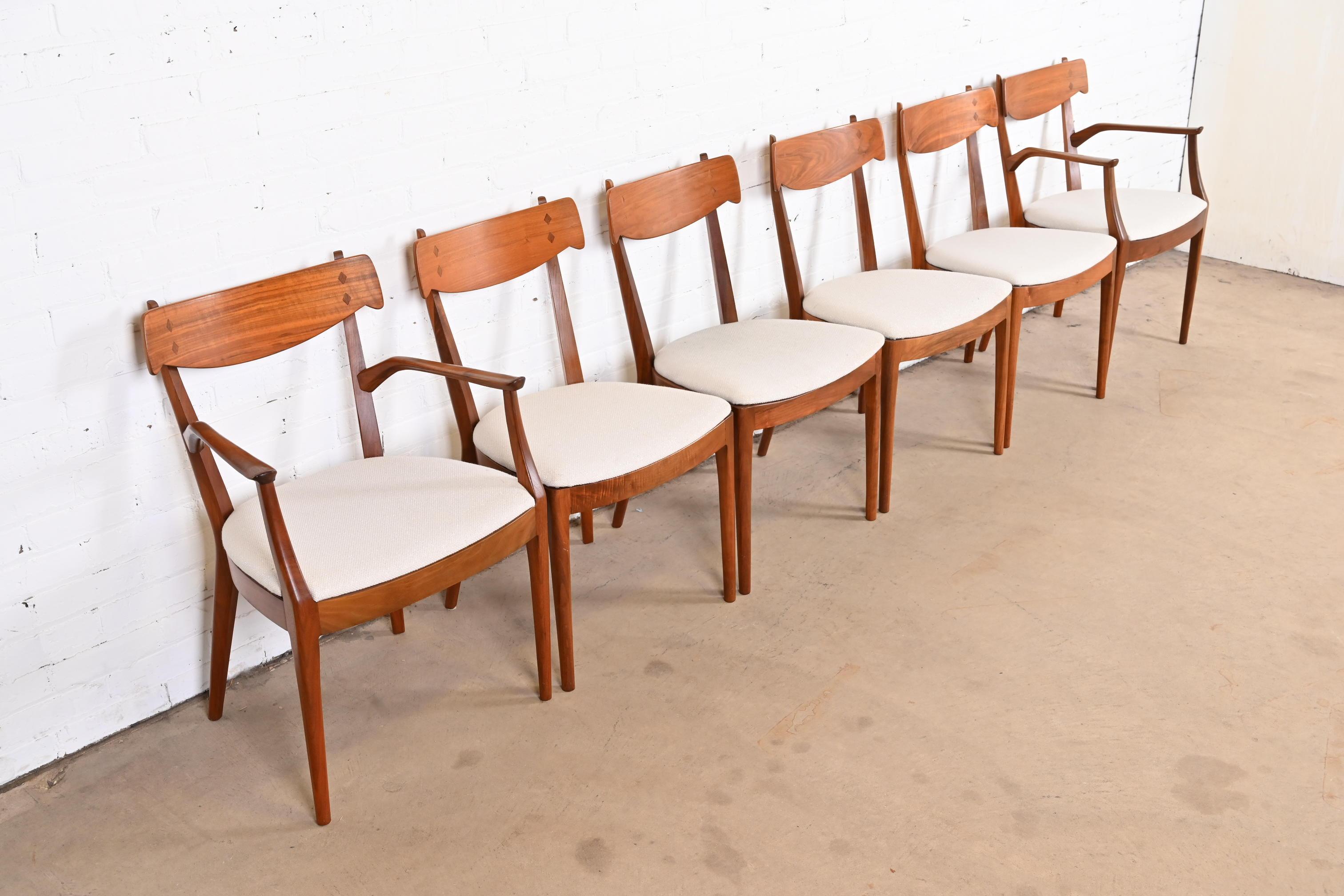 Kipp Stewart for Drexel Declaration Sculpted Walnut Dining Chairs, Set of Six In Good Condition In South Bend, IN