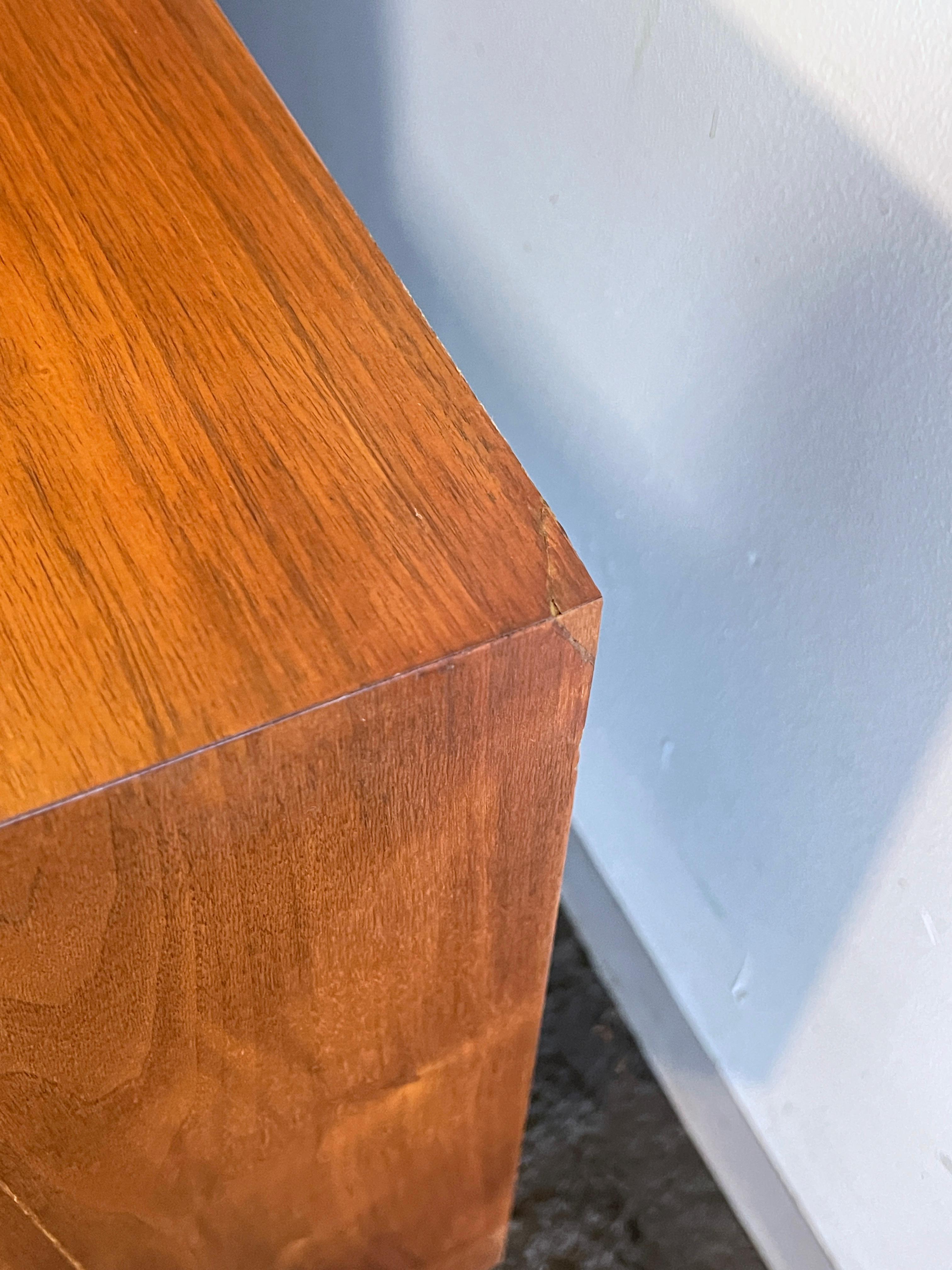 Kipp Stewart para Drexel Declaration Credenza de dos piezas en nogal Circa 1960s en venta 6