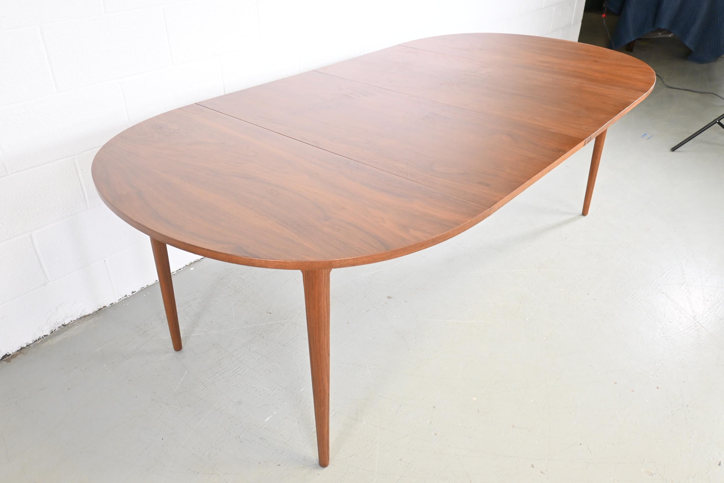 Kipp Stewart for Drexel Declaration Mid-Century Modern walnut extension dining table

Drexel Furniture, USA, 1950s

44.13 Wide x 44.13 Deep x 29.25 High. Fully extends to 88.13