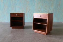 Kipp Stewart para Drexel Mesillas de noche o auxiliares de nogal "Declaración" - Pareja