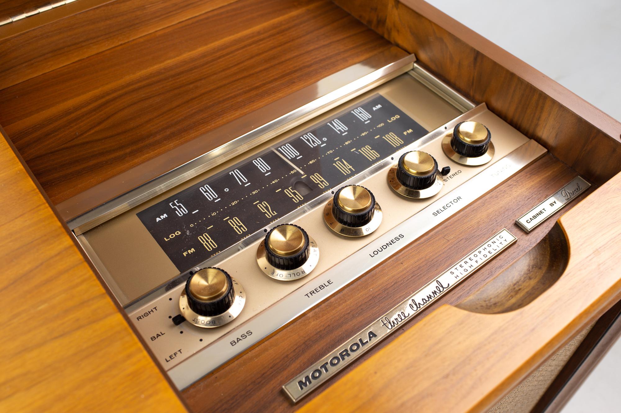 Kipp Stewart for Drexel Declarations Motorola Mid Century Walnut Stereo Console 8