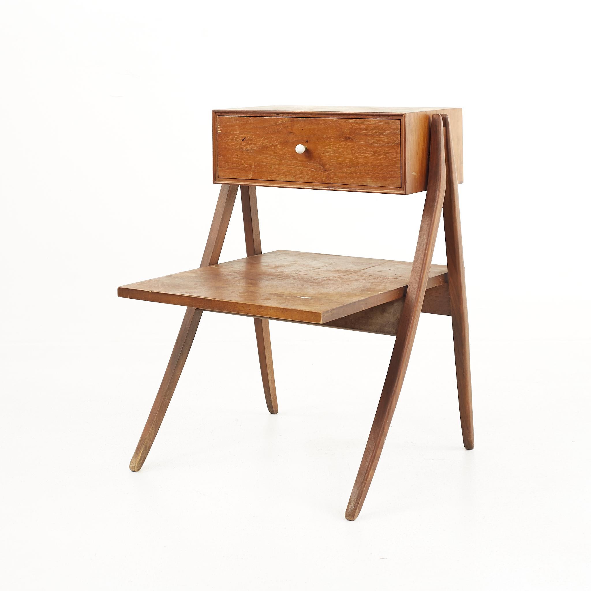 Late 20th Century Kipp Stewart for Drexel Mid-Century Sculpted Walnut Nightstand End Tables, a Pa