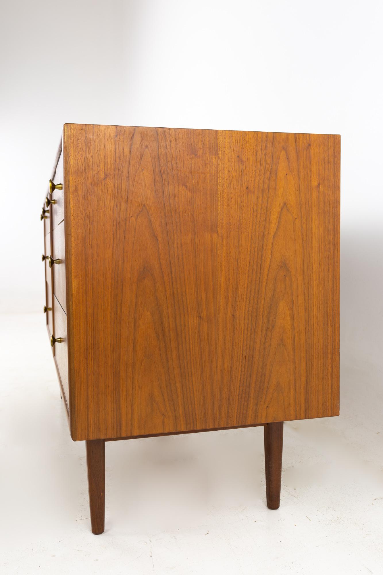 Kipp Stewart for Drexel Mid Century Walnut 8 Drawer Lowboy Dresser In Good Condition For Sale In Countryside, IL