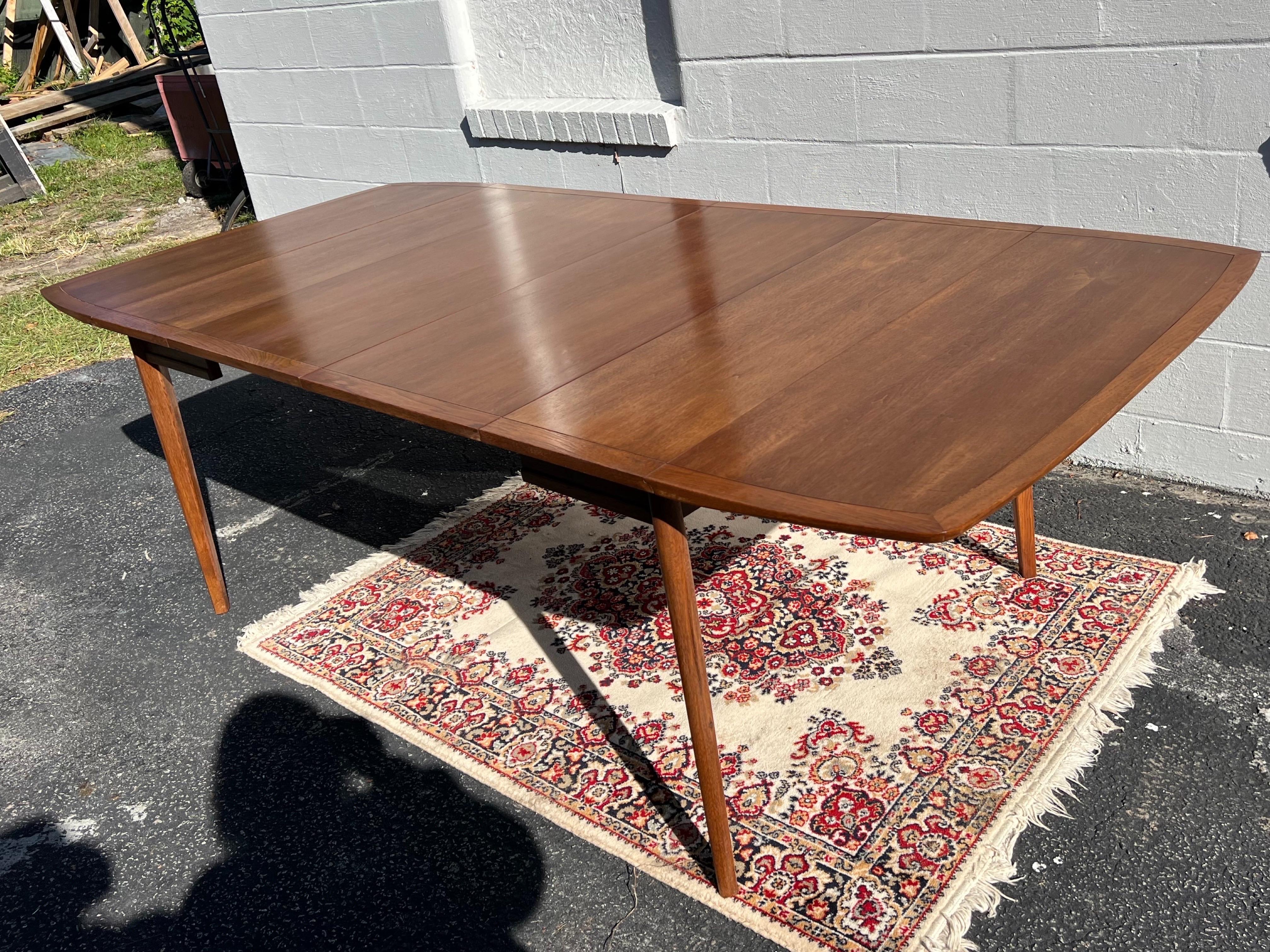 Offering a very nice dining table by Kipp Stewart for Drexel. The table has a beautiful finish and is in overall excellent condition. The table comes with four leaves offering many different size options for the table. The drop-leaf adds the ability