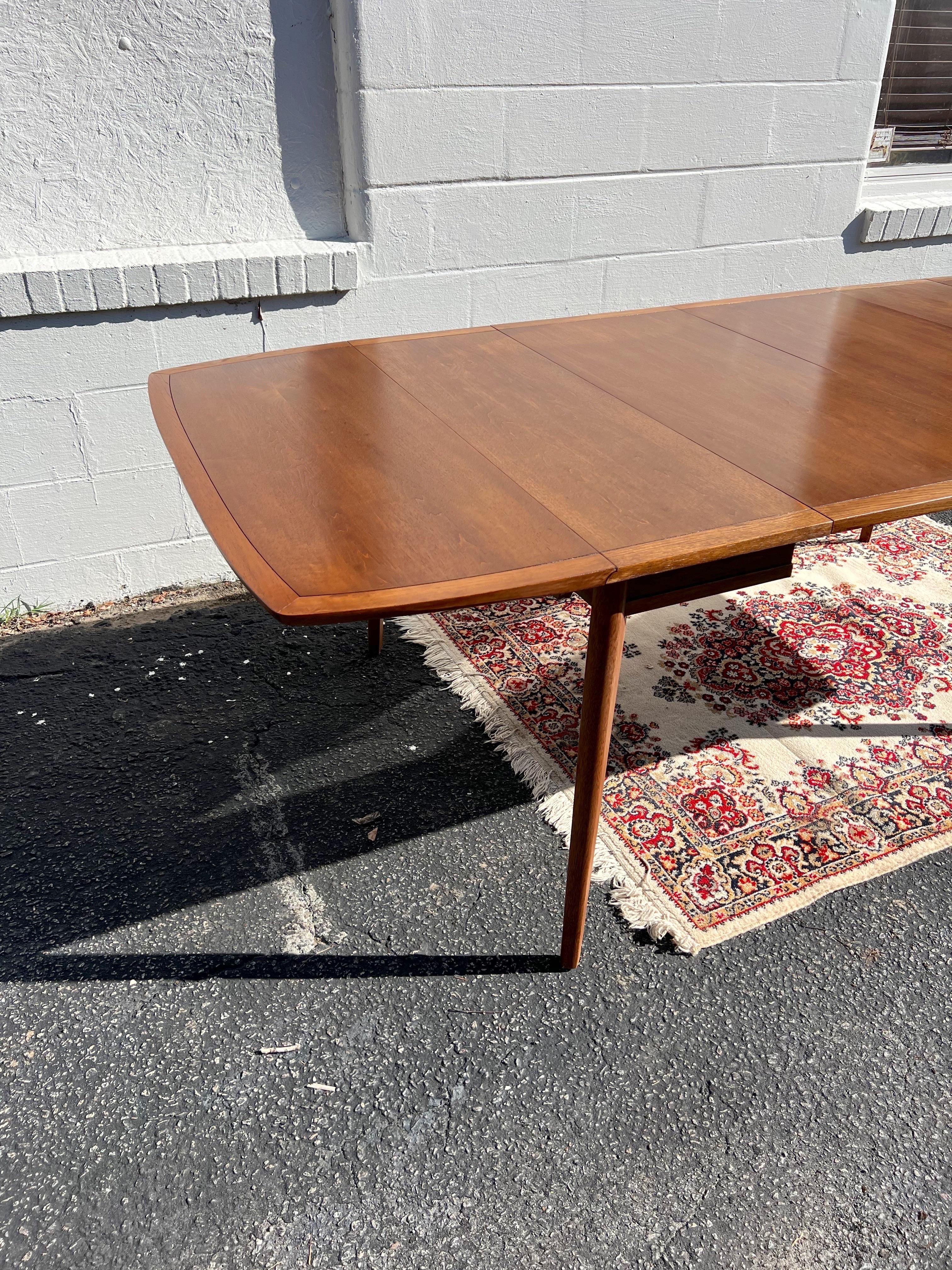 Kipp Stewart for Drexel Walnut Dining Table with 4 Leaves In Good Condition In Charleston, SC