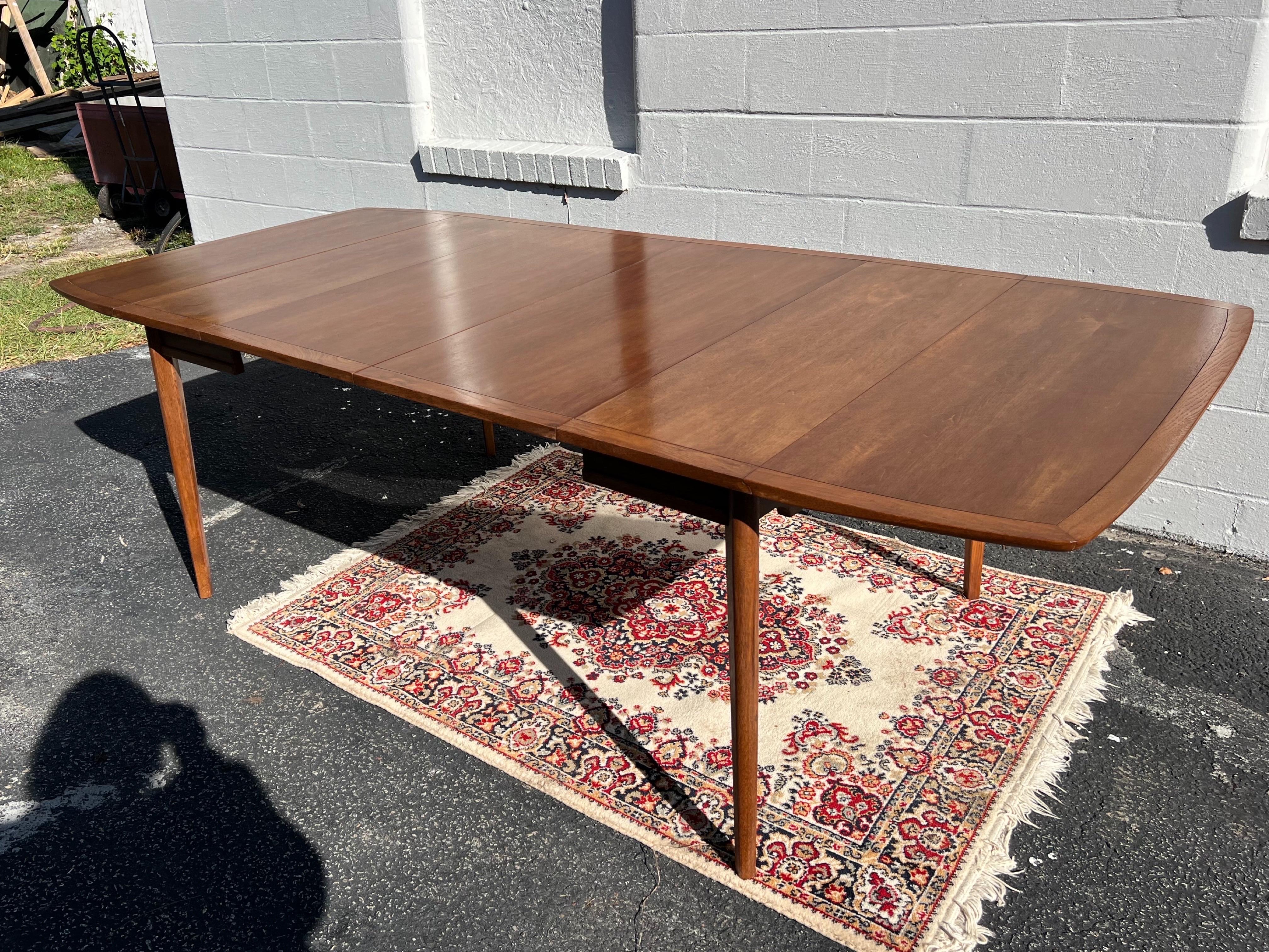 20th Century Kipp Stewart for Drexel Walnut Dining Table with 4 Leaves