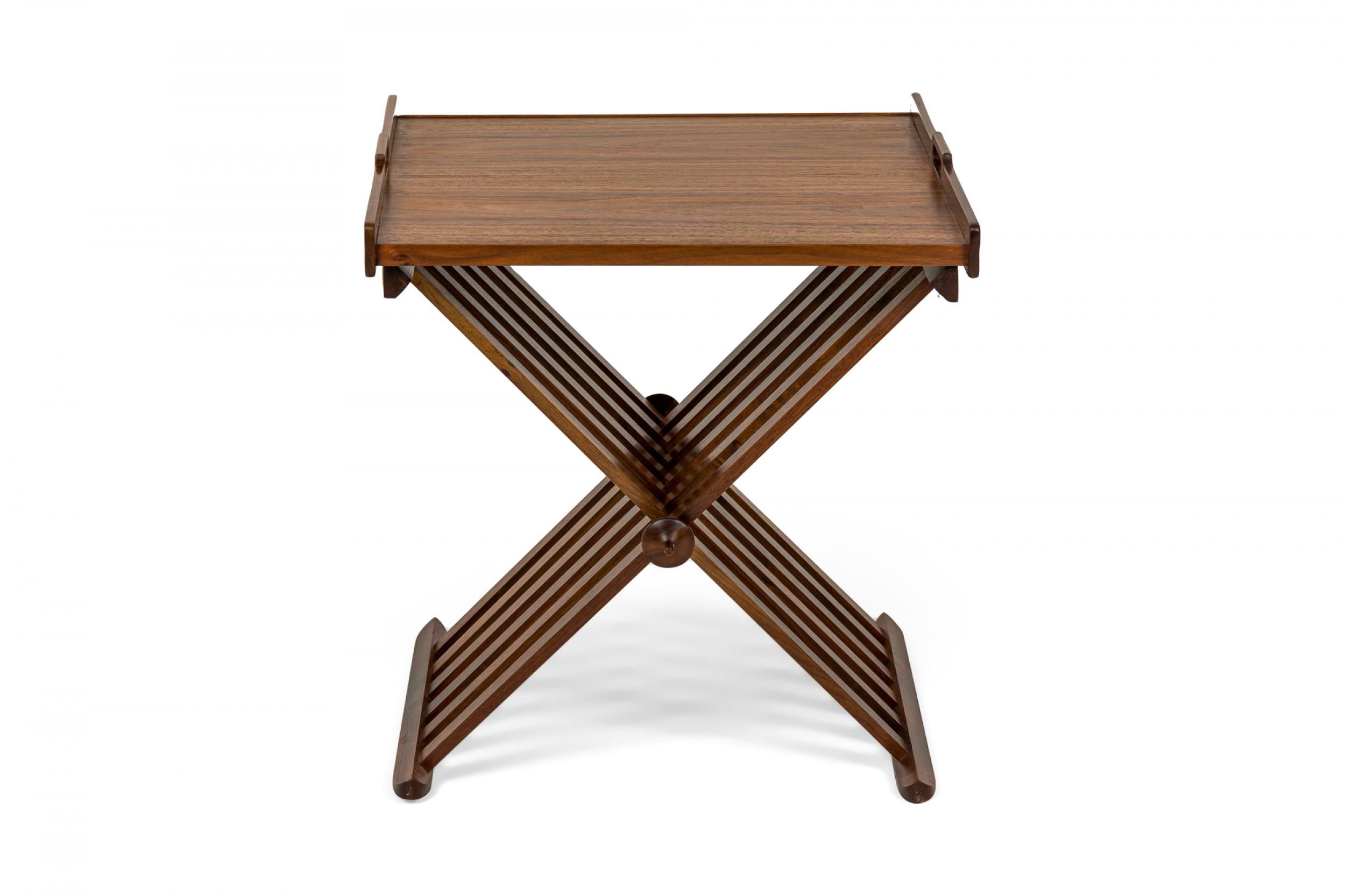 Kipp Stewart pour Drexel - Table d'appoint à plateau en bois à base en X Bon état - En vente à New York, NY
