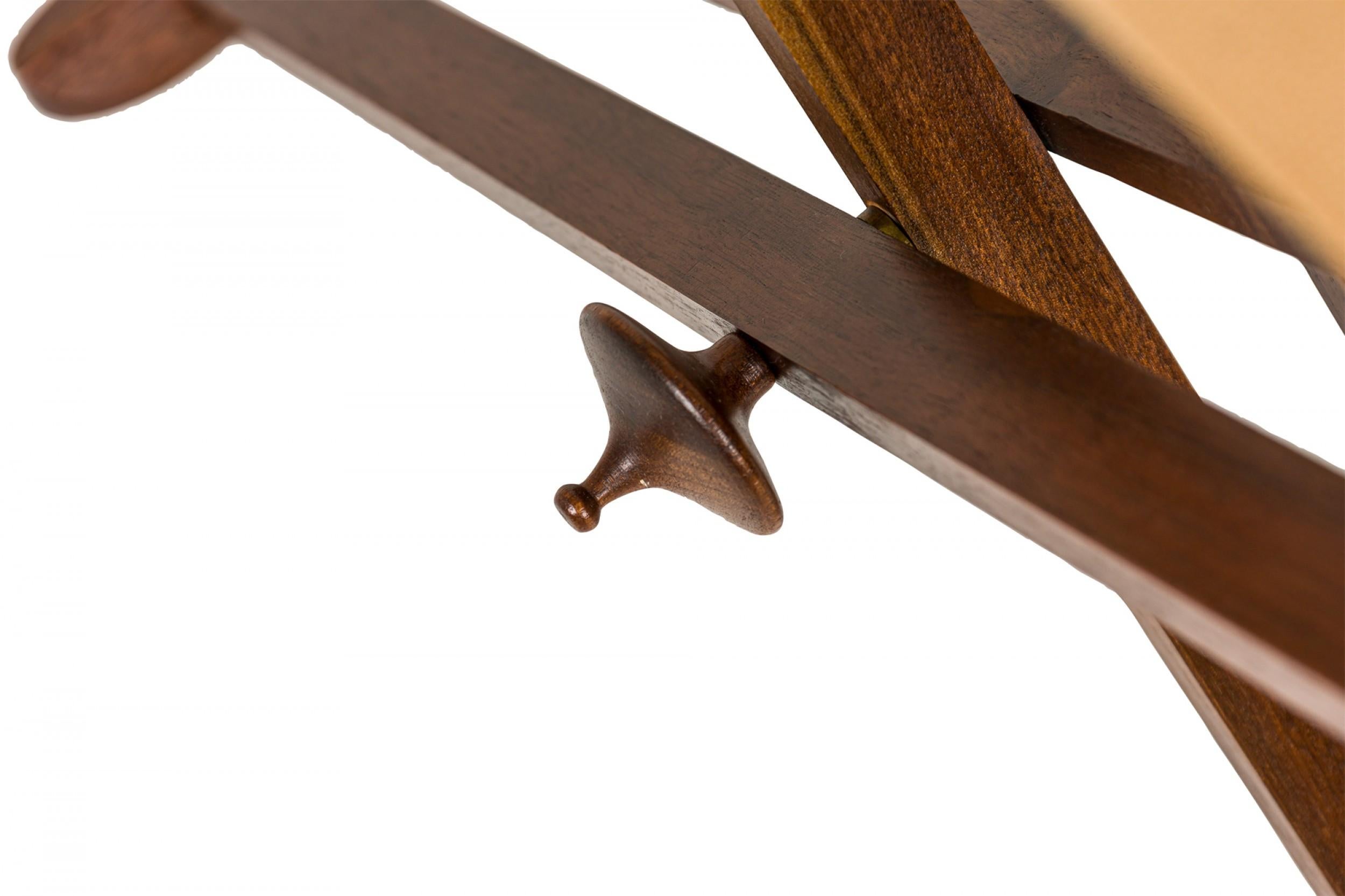 Kipp Stewart pour Drexel - Table d'appoint à plateau en bois à base en X en vente 1