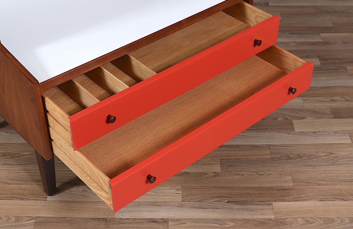 Kipp Stewart Lacquered & Walnut Bookshelf for Glenn of CA 7