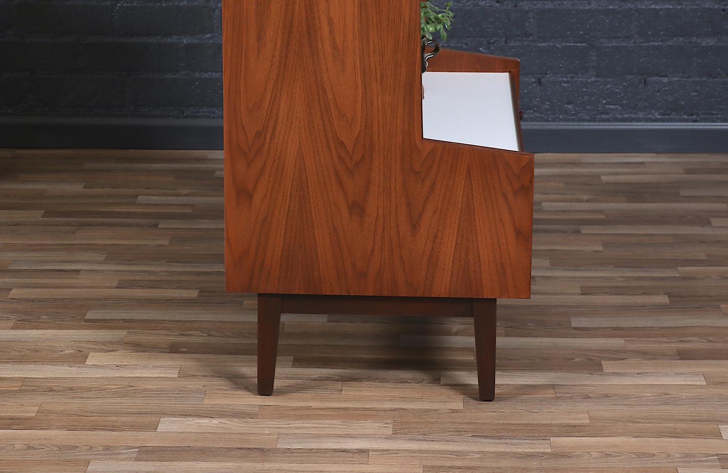 Kipp Stewart Lacquered & Walnut Bookshelf for Glenn of CA 1