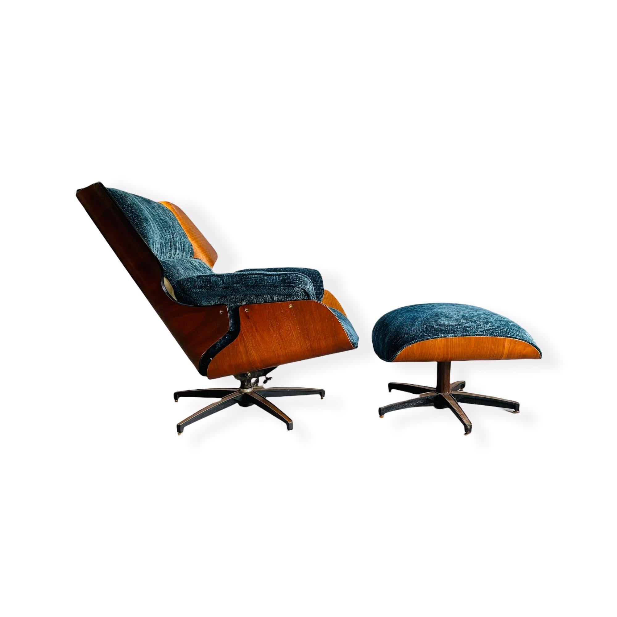Here is a beautiful Mid-Century Modern Drexel Declaration swiveling lounge chair and ottoman designed by Kipp Stewart & Stewart McDougall. This chair features a stunning bent plywood frame with walnut finish. The chair and the ottoman is fully