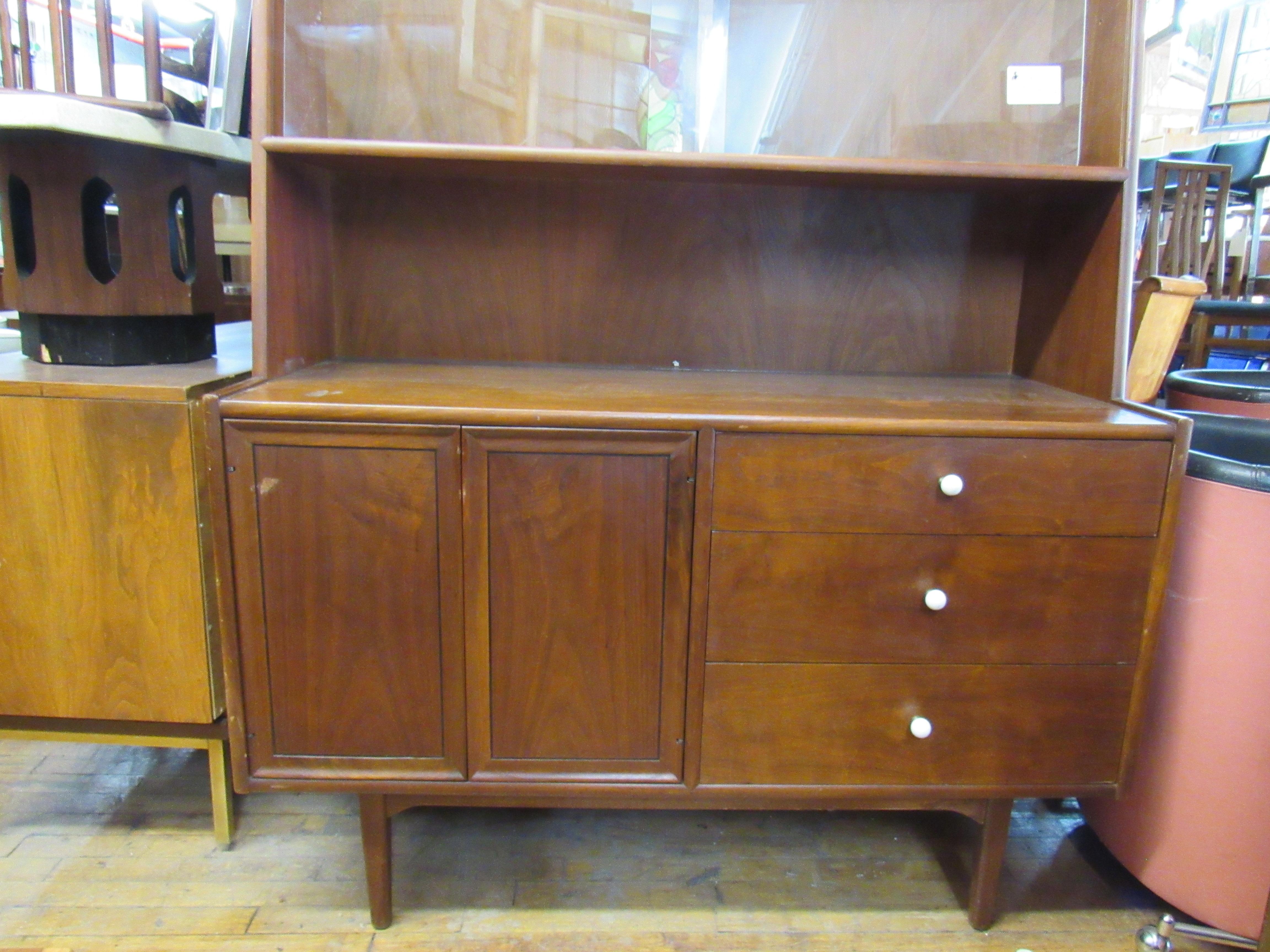 Beautiful Mid-Century Modern wall unit designed by Kipp Stewart. One piece unit with cabinet storage, drawers and sliding glass door cabinet.

(Please confirm item location - NY or NJ - with dealer).
 