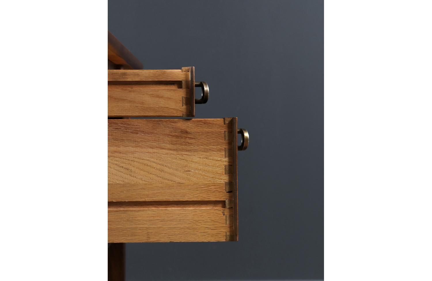 Milieu du XXe siècle Kipp Stewart Writing Desk for Glenn of California en vente