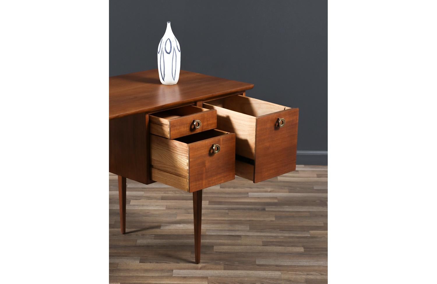 Kipp Stewart Writing Desk for Glenn of California en vente 1