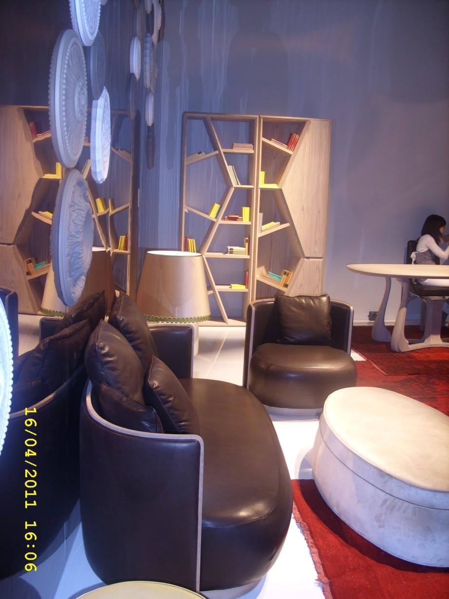 Moderne KIR ROYAL Canapé 2 places incurvé Brown en bois massif et recouvert de cuir en vente