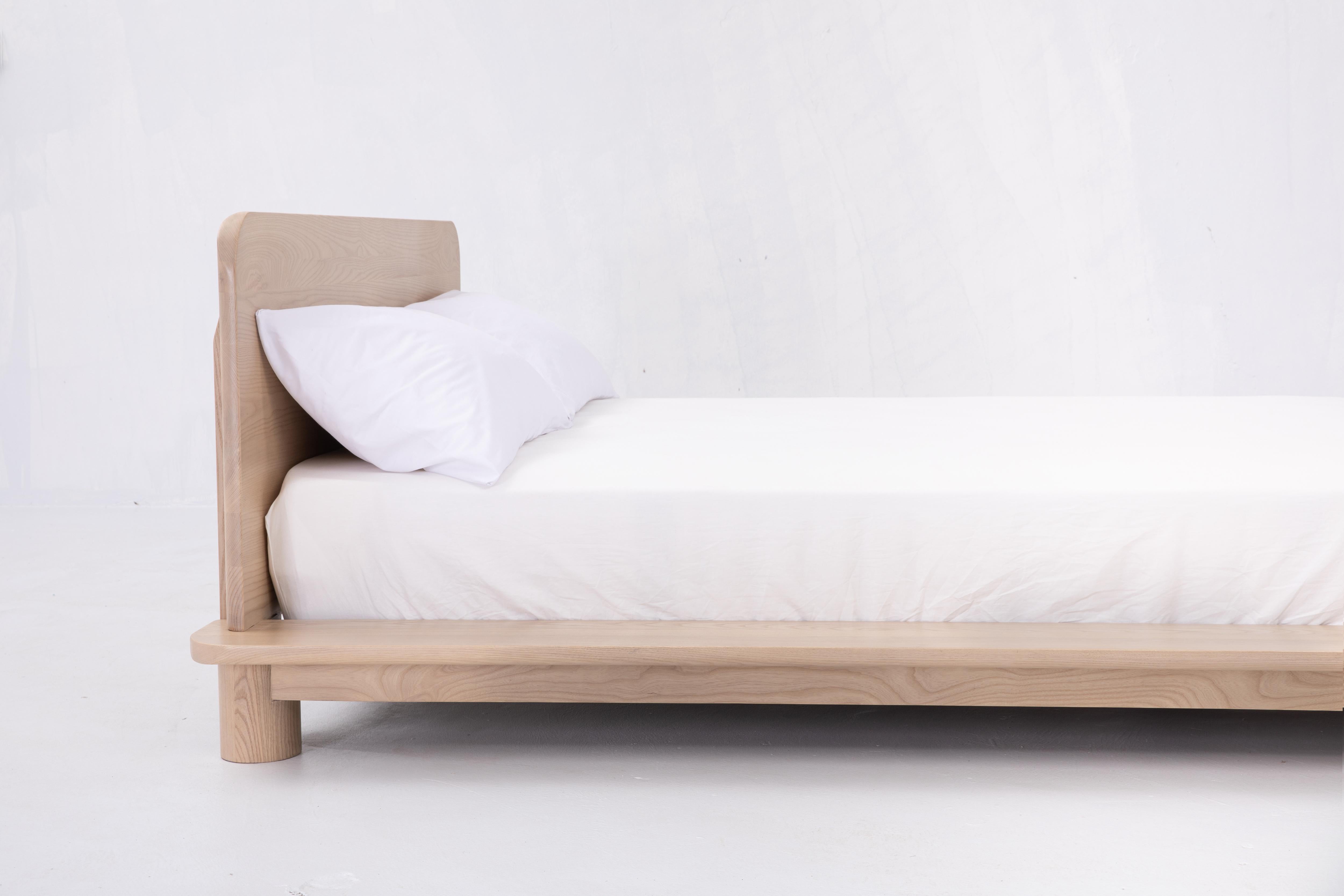 minimalist queen bed