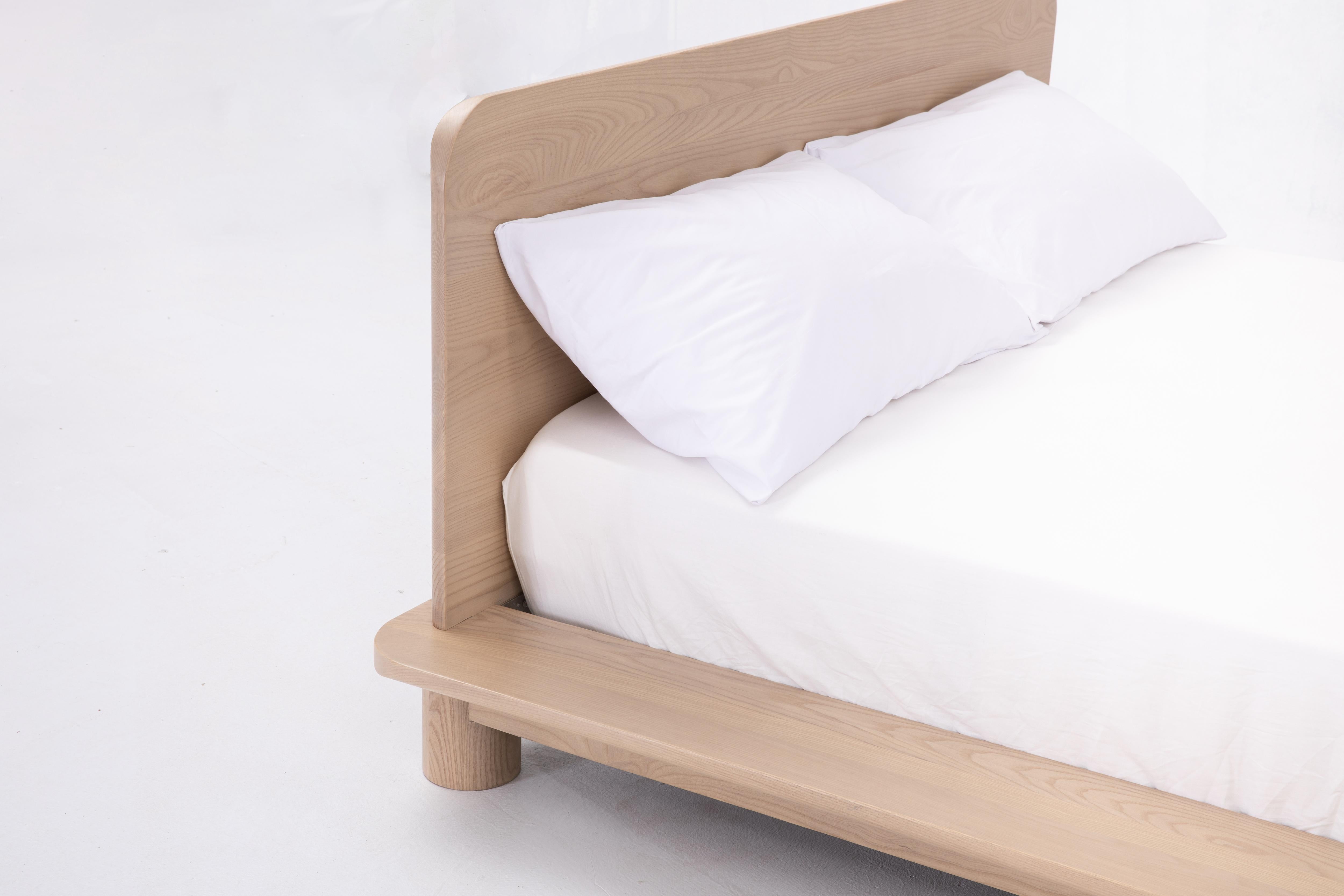 minimalist queen bed